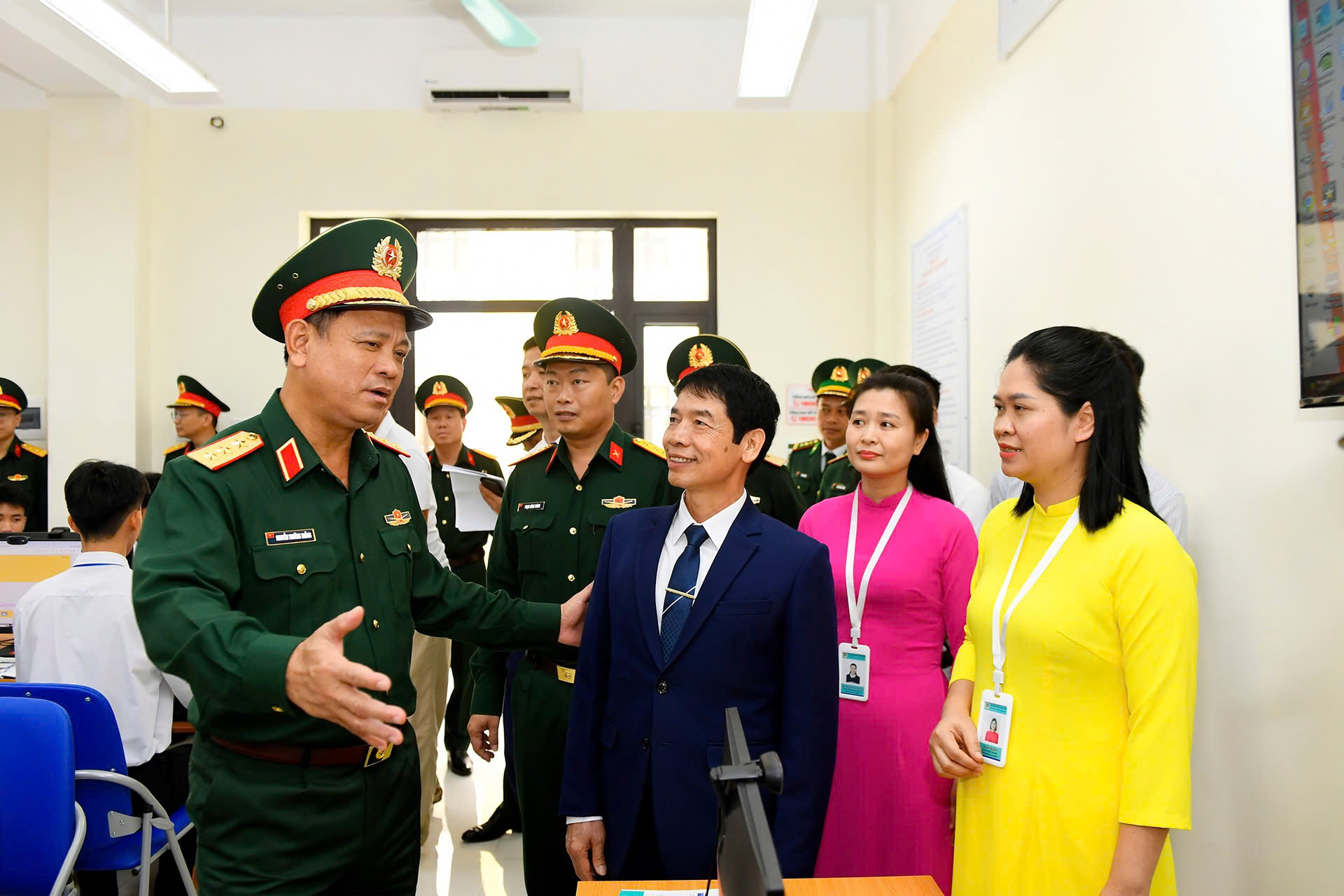 Đại tướng Phan Văn Giang: Quảng Ninh ph&aacute;t triển kinh tế phải gắn với bảo đảm vững chắc quốc ph&ograve;ng- Ảnh 3.