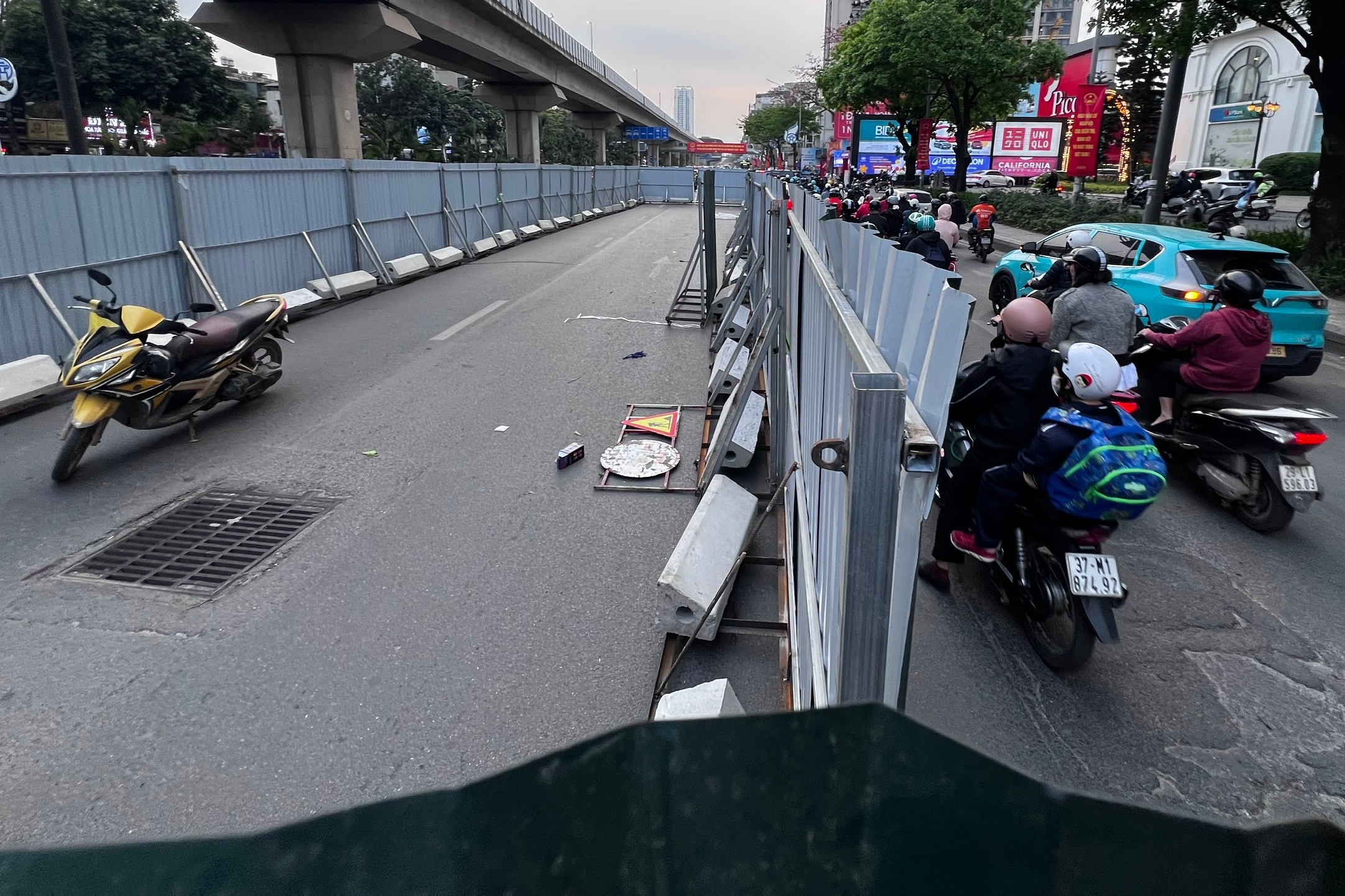 H&agrave; Nội: Xuất hiện 'l&ocirc; cốt' dự &aacute;n chống ngập, đường Nguyễn Tr&atilde;i tắc c&agrave;ng th&ecirc;m tắc- Ảnh 5.