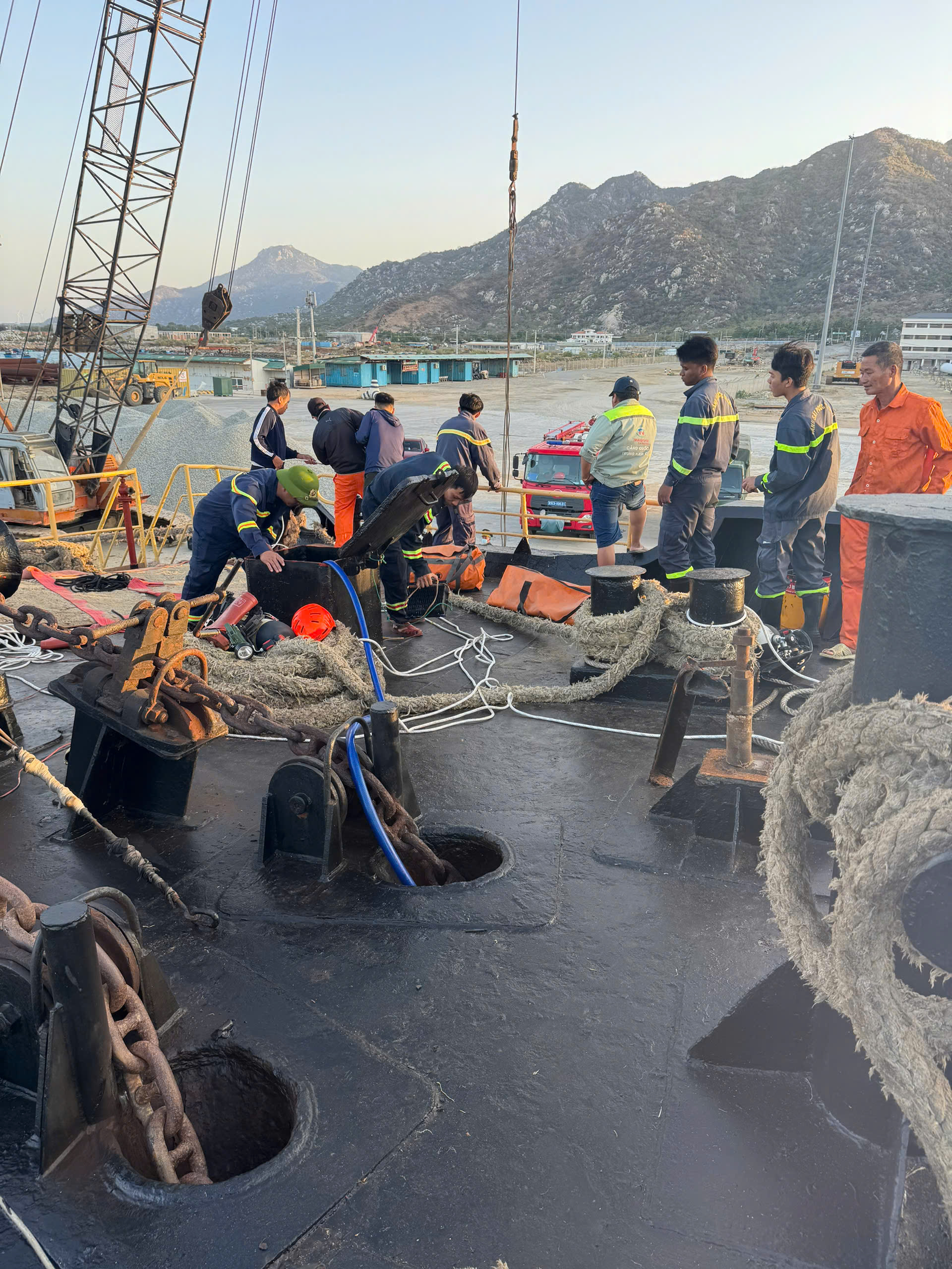 Khánh hòa: 3 Người tử vong và 2 người bị thương trên tàu hàng Trường Nguyên 18 - Ảnh 1.