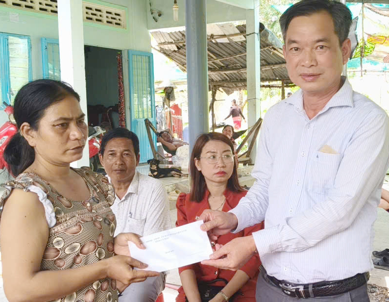 Thăm hỏi gia đình hai công nhân ở Cà Mau tử vong do điện giật- Ảnh 1.