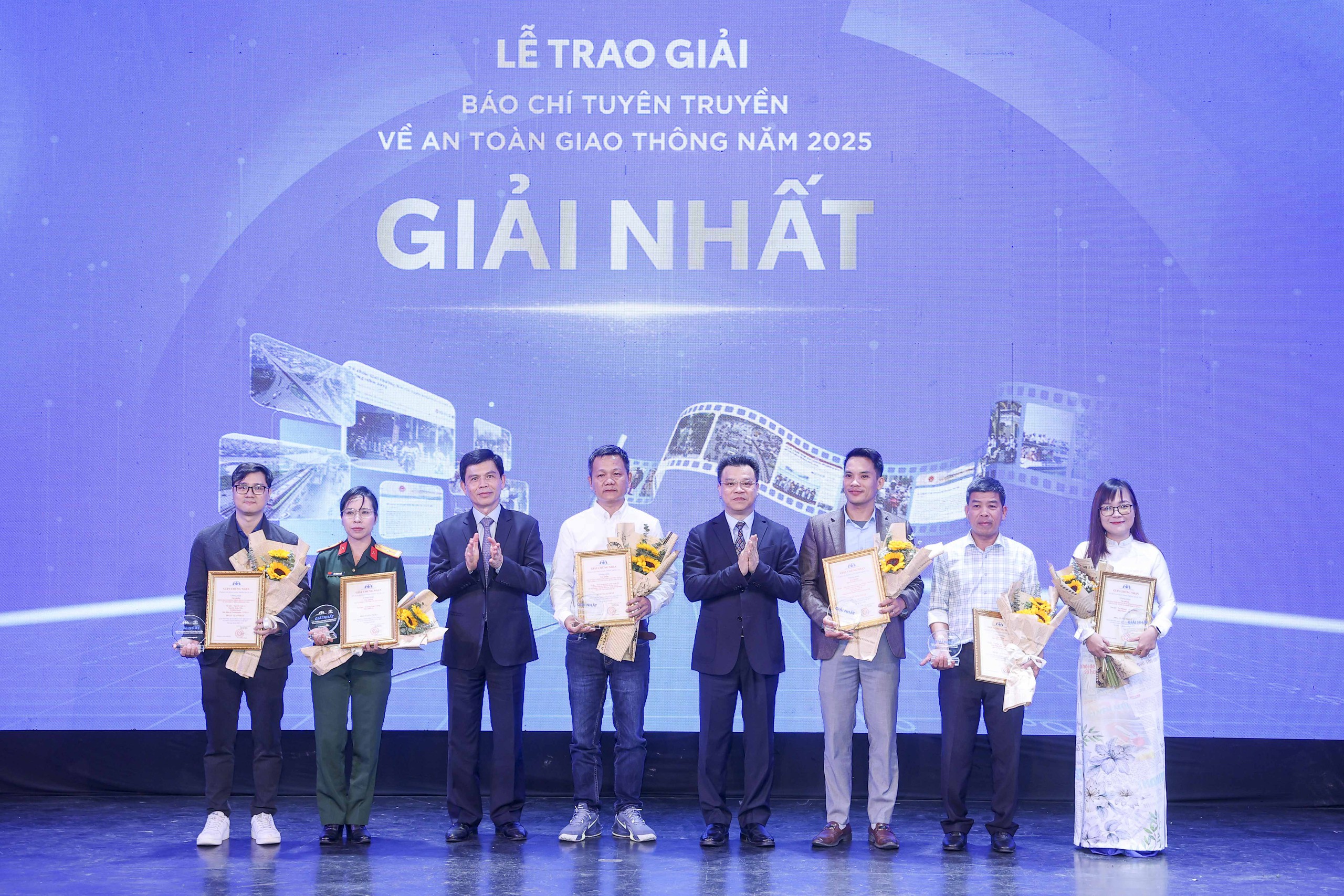 B&aacute;o Thanh Ni&ecirc;n đoạt giải nhất giải b&aacute;o ch&iacute; về an to&agrave;n giao th&ocirc;ng 2025 - Ảnh 2.