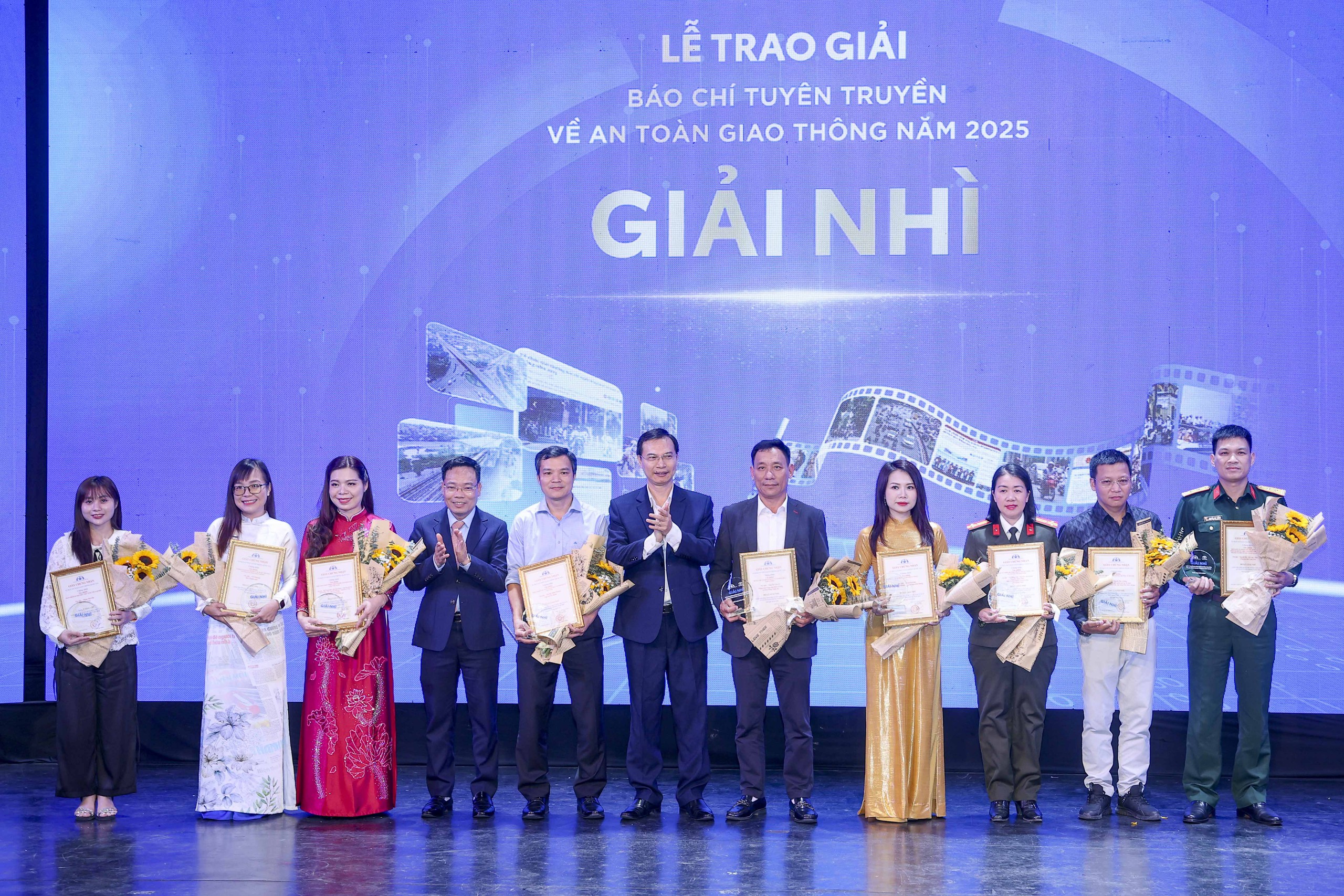 B&aacute;o Thanh Ni&ecirc;n đoạt giải nhất giải b&aacute;o ch&iacute; về an to&agrave;n giao th&ocirc;ng 2025 - Ảnh 3.