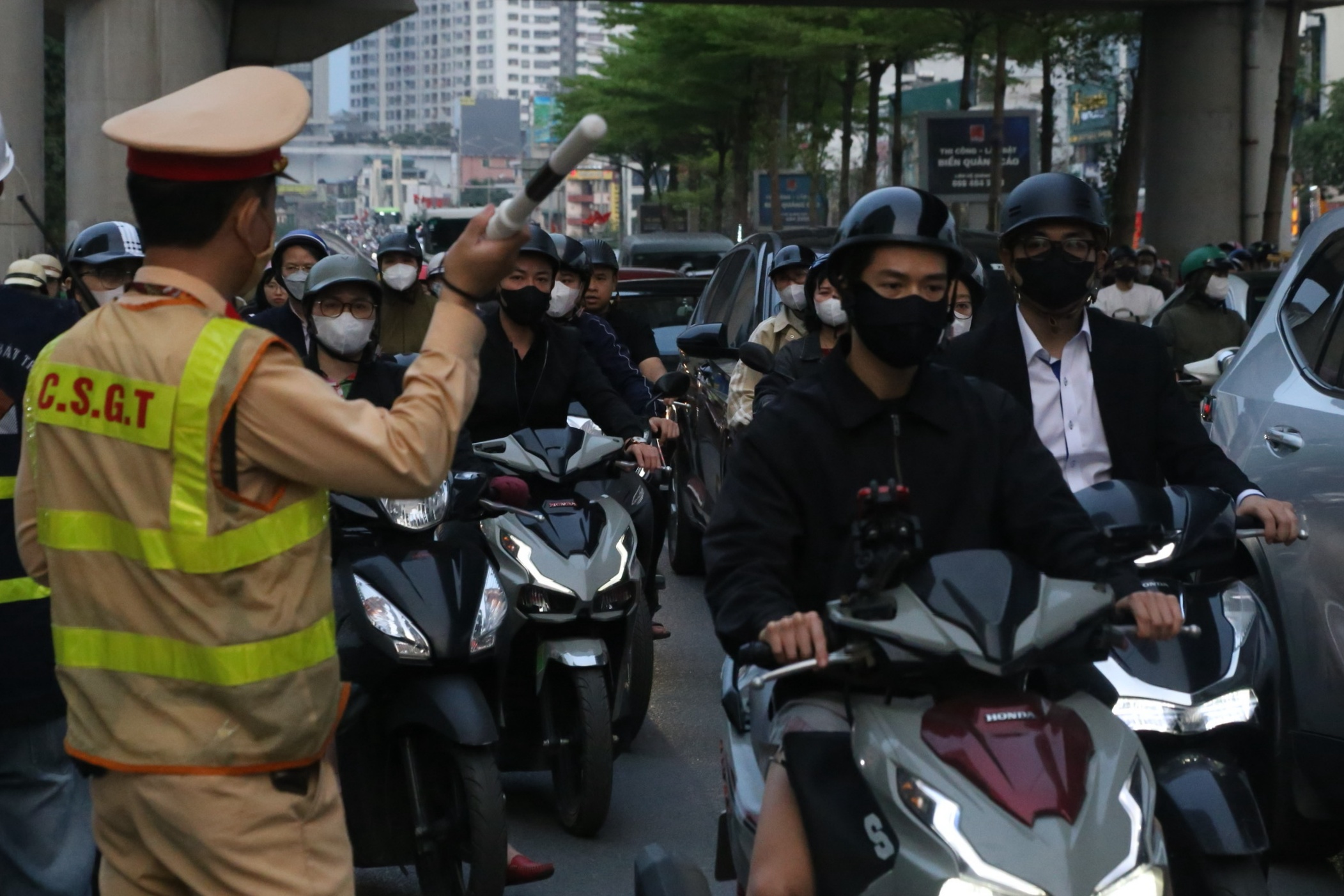 H&agrave; Nội: Xuất hiện 'l&ocirc; cốt' dự &aacute;n chống ngập, đường Nguyễn Tr&atilde;i tắc c&agrave;ng th&ecirc;m tắc- Ảnh 7.