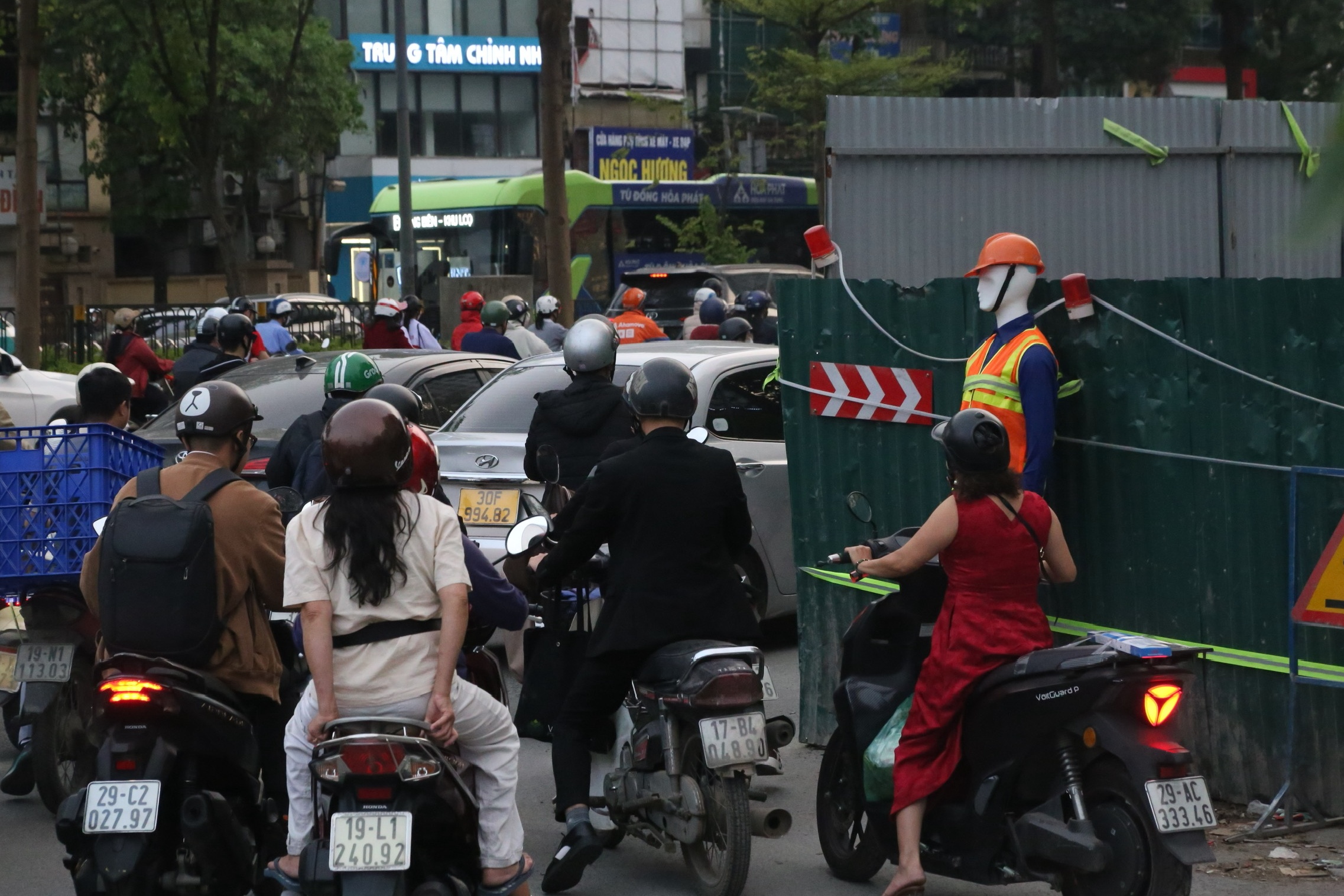 H&agrave; Nội: Xuất hiện 'l&ocirc; cốt' dự &aacute;n chống ngập, đường Nguyễn Tr&atilde;i tắc c&agrave;ng th&ecirc;m tắc- Ảnh 3.