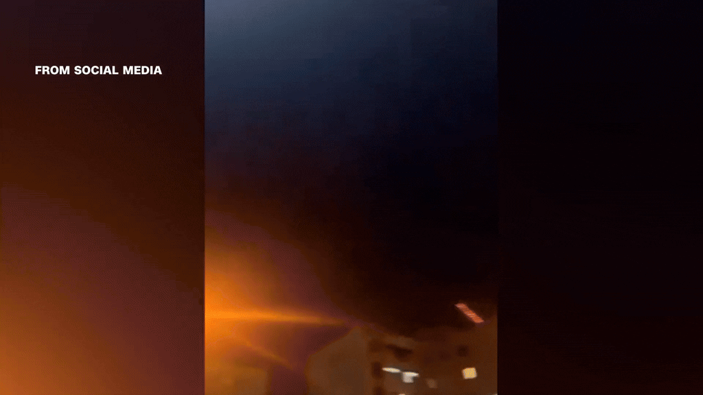 Đại sứ quán Mỹ tại Iraq bị tấn công cực mạnh - Ảnh 1.