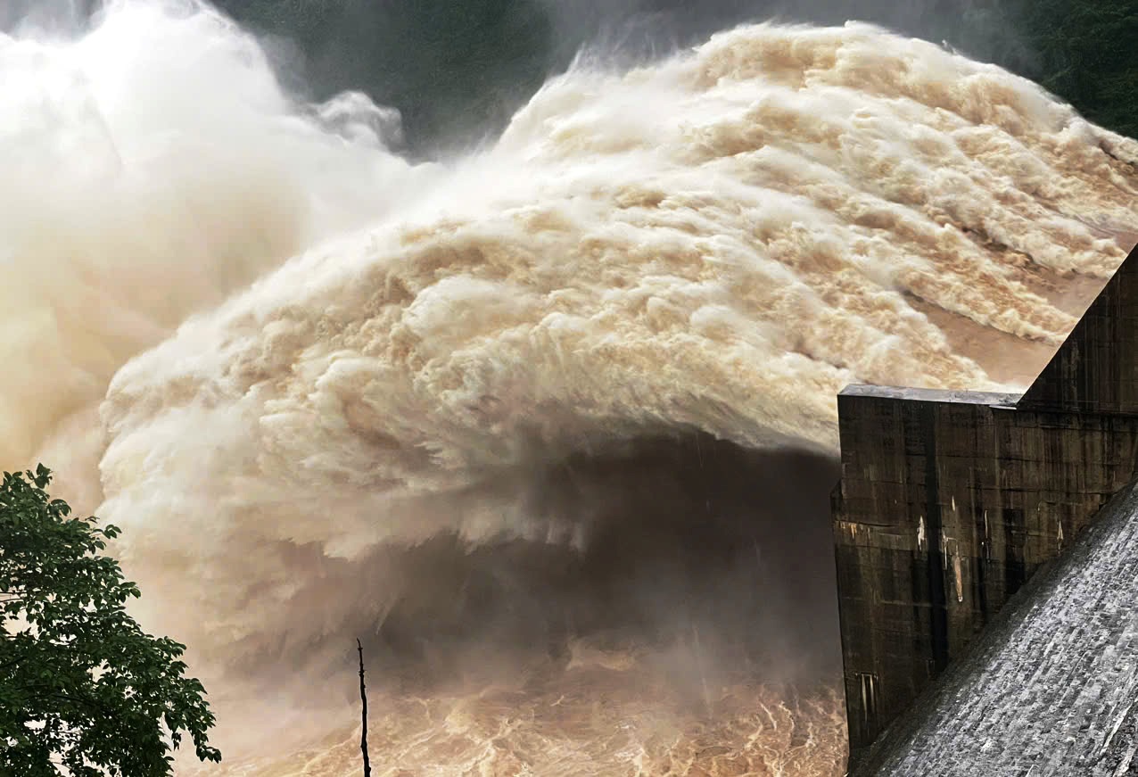 Chủ tịch TP.Đà Nẵng đề nghị đánh giá kỹ lưỡng vai trò của thủy điện - Ảnh 2.