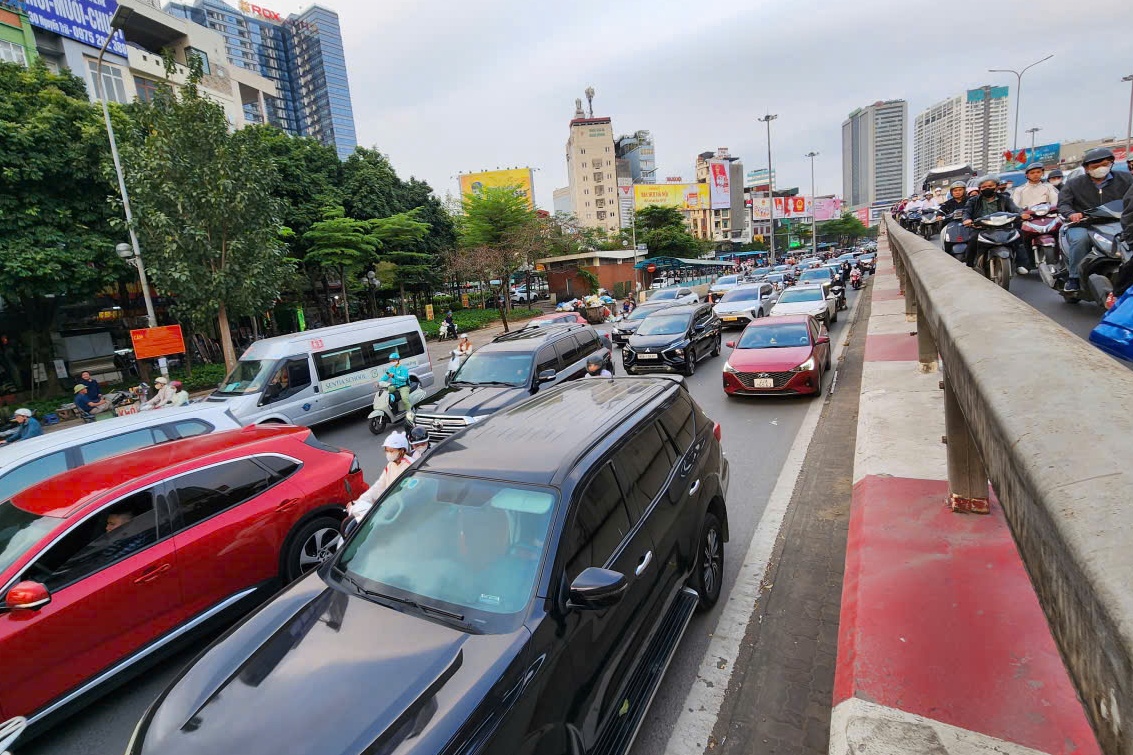 H&agrave; Nội: Xuất hiện 'l&ocirc; cốt' dự &aacute;n chống ngập, đường Nguyễn Tr&atilde;i tắc c&agrave;ng th&ecirc;m tắc- Ảnh 10.