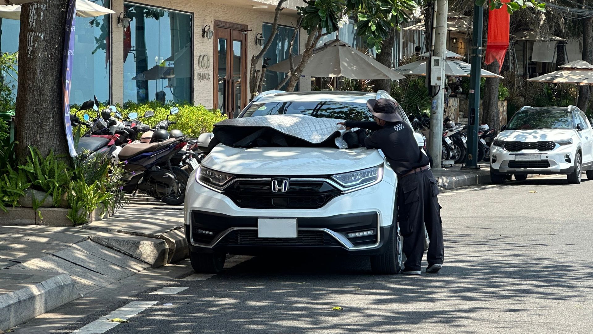 4 điều không nên làm khi bảo quản ô tô mùa nắng - Ảnh 1. 4 điều không nên làm khi bảo quản ô tô mùa nắng - Ảnh 1.