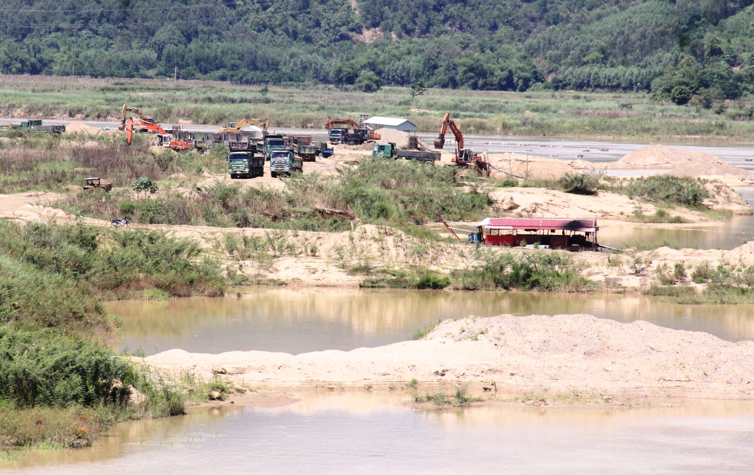 Lãnh đạo TP.Đà Nẵng yêu cầu không để tài nguyên khoáng sản 'nằm trên giấy'- Ảnh 1. Lãnh đạo TP.Đà Nẵng yêu cầu không để tài nguyên khoáng sản 'nằm trên giấy'- Ảnh 1.