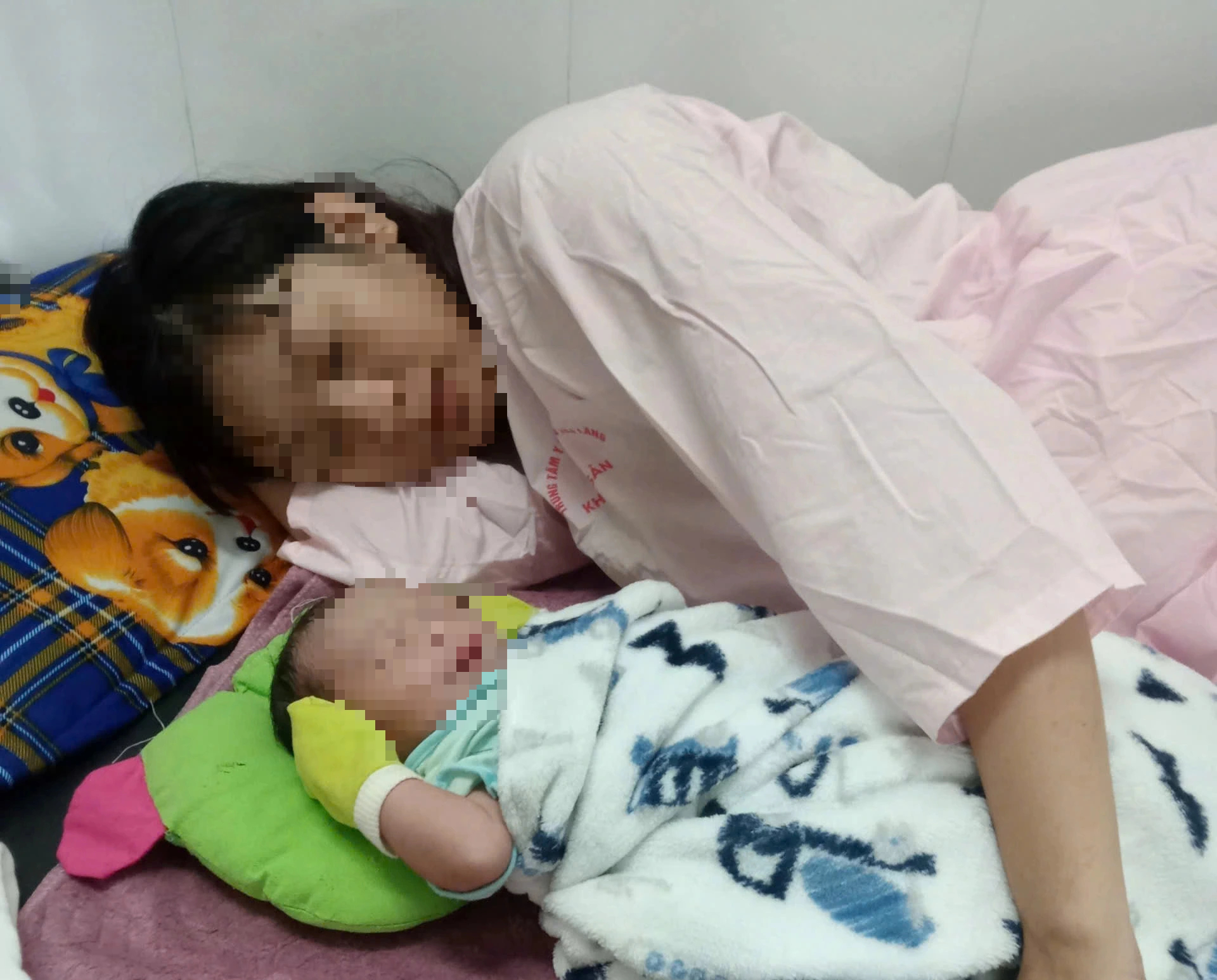 Chuyển dạ trong đêm, sản phụ được xóm trọ giúp vượt cạn thành công - Ảnh 1. Sản phụ chuyển dạ giữa đêm, người dân xóm trọ hỗ trợ vượt cạn thành công - Ảnh 1.