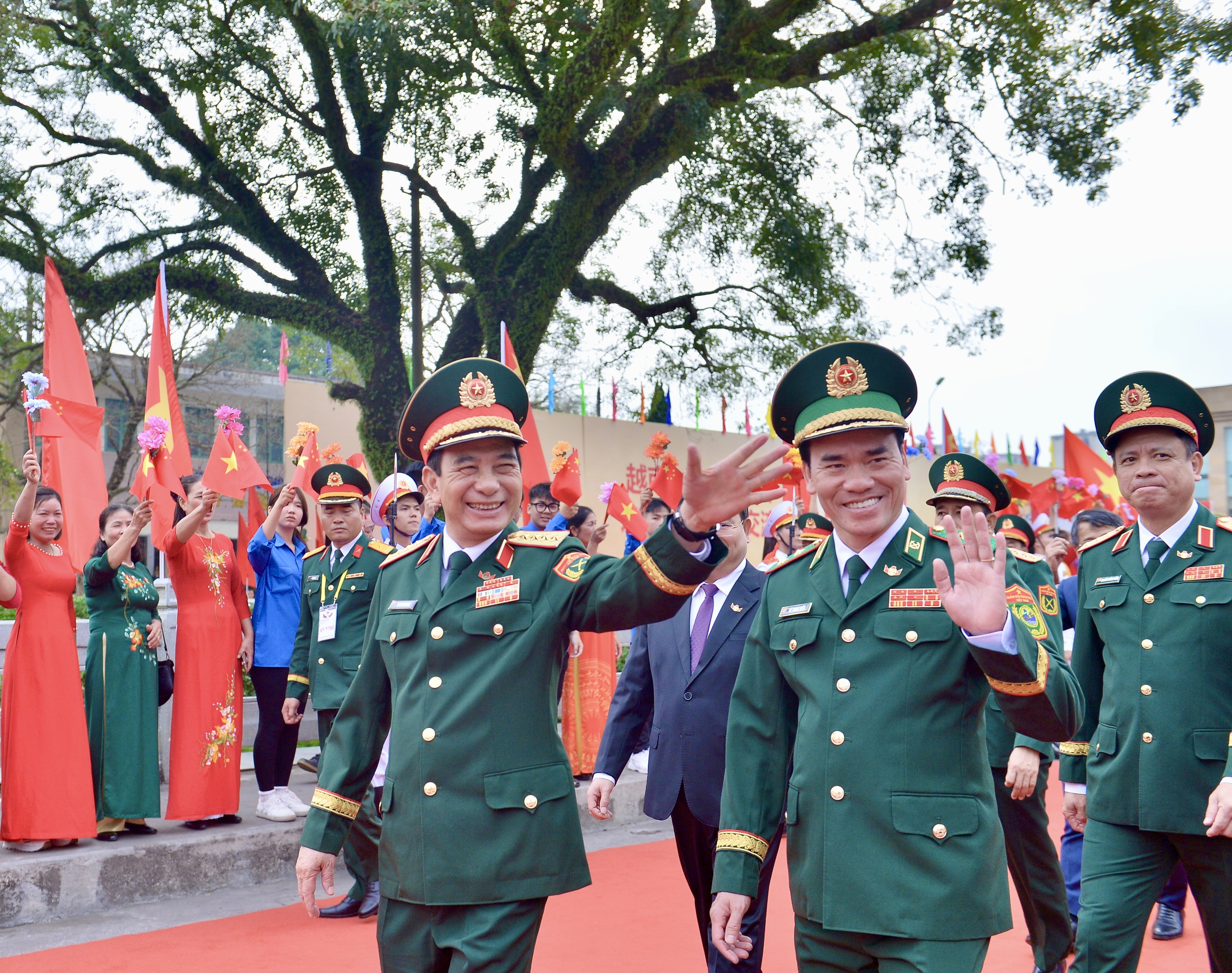 - Ảnh 5. - Ảnh 5.