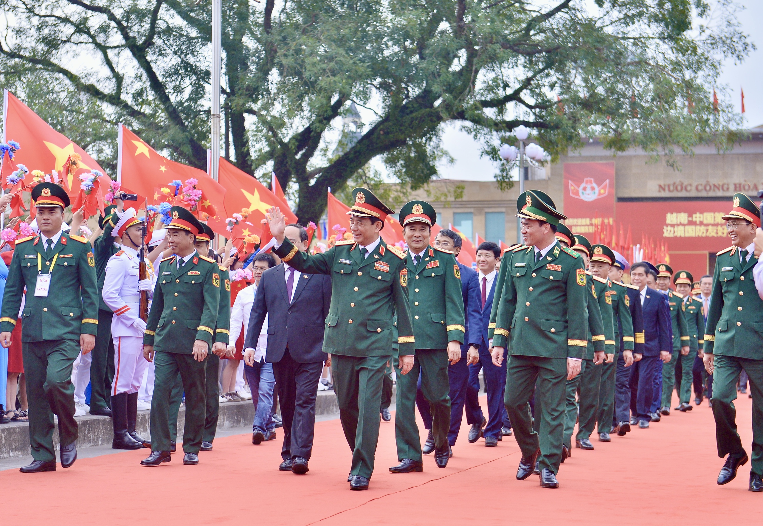 - Ảnh 4. - Ảnh 4.