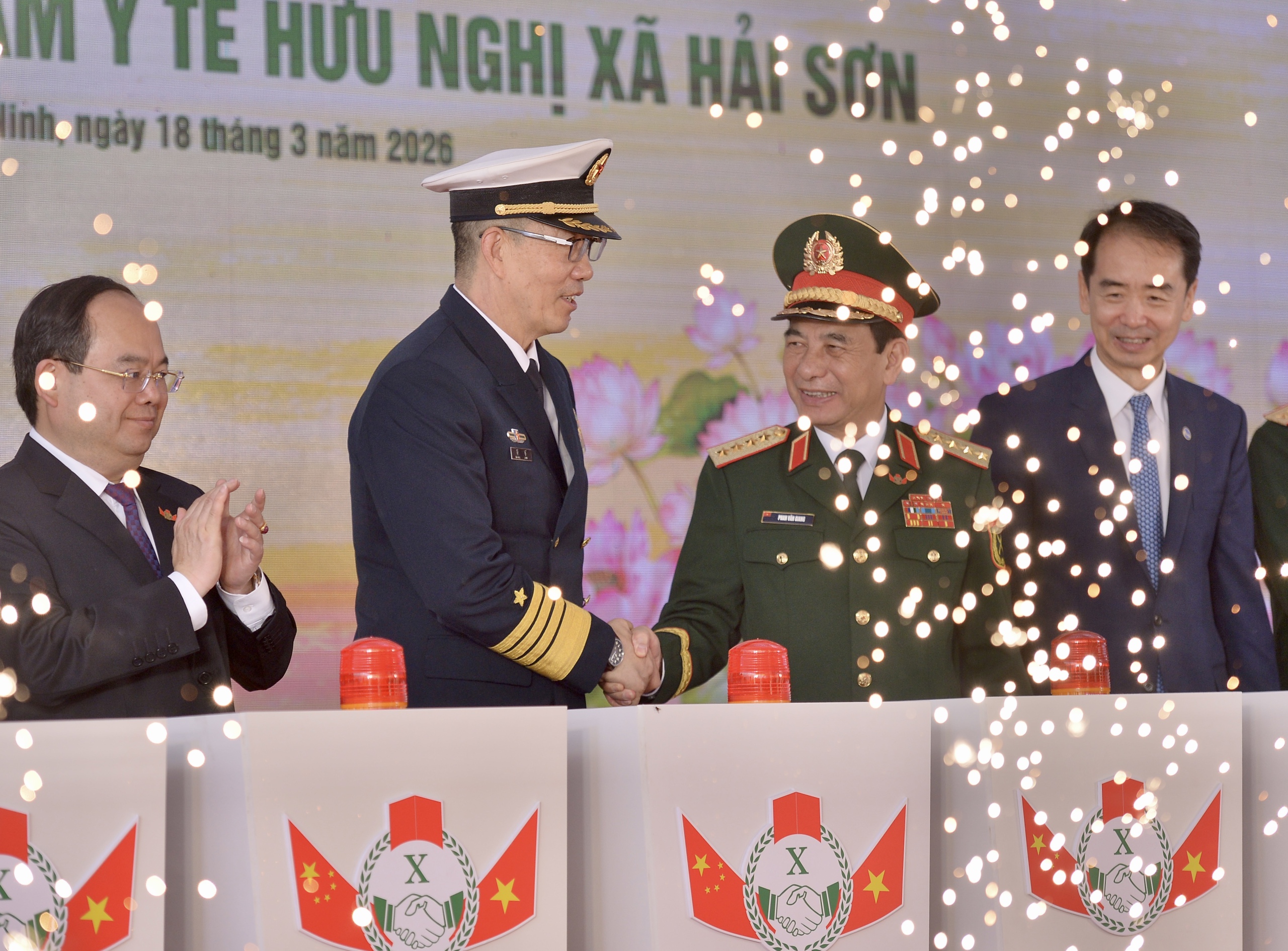 - Ảnh 14. - Ảnh 14.