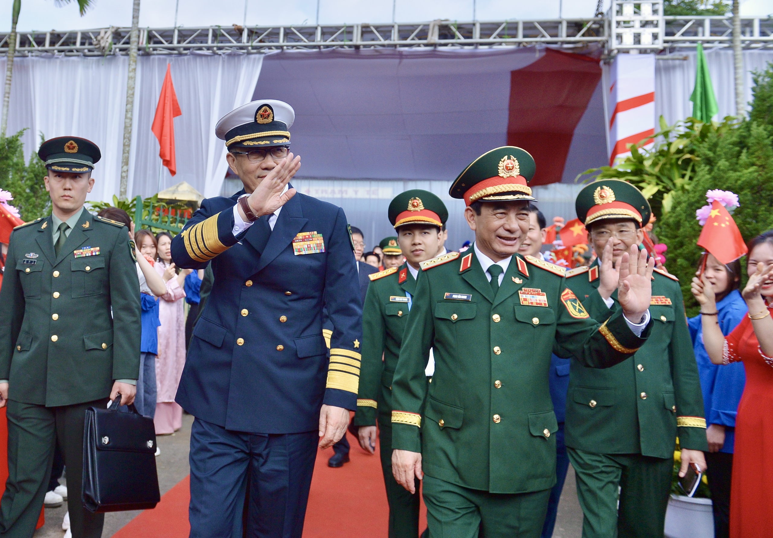 - Ảnh 11. - Ảnh 11.