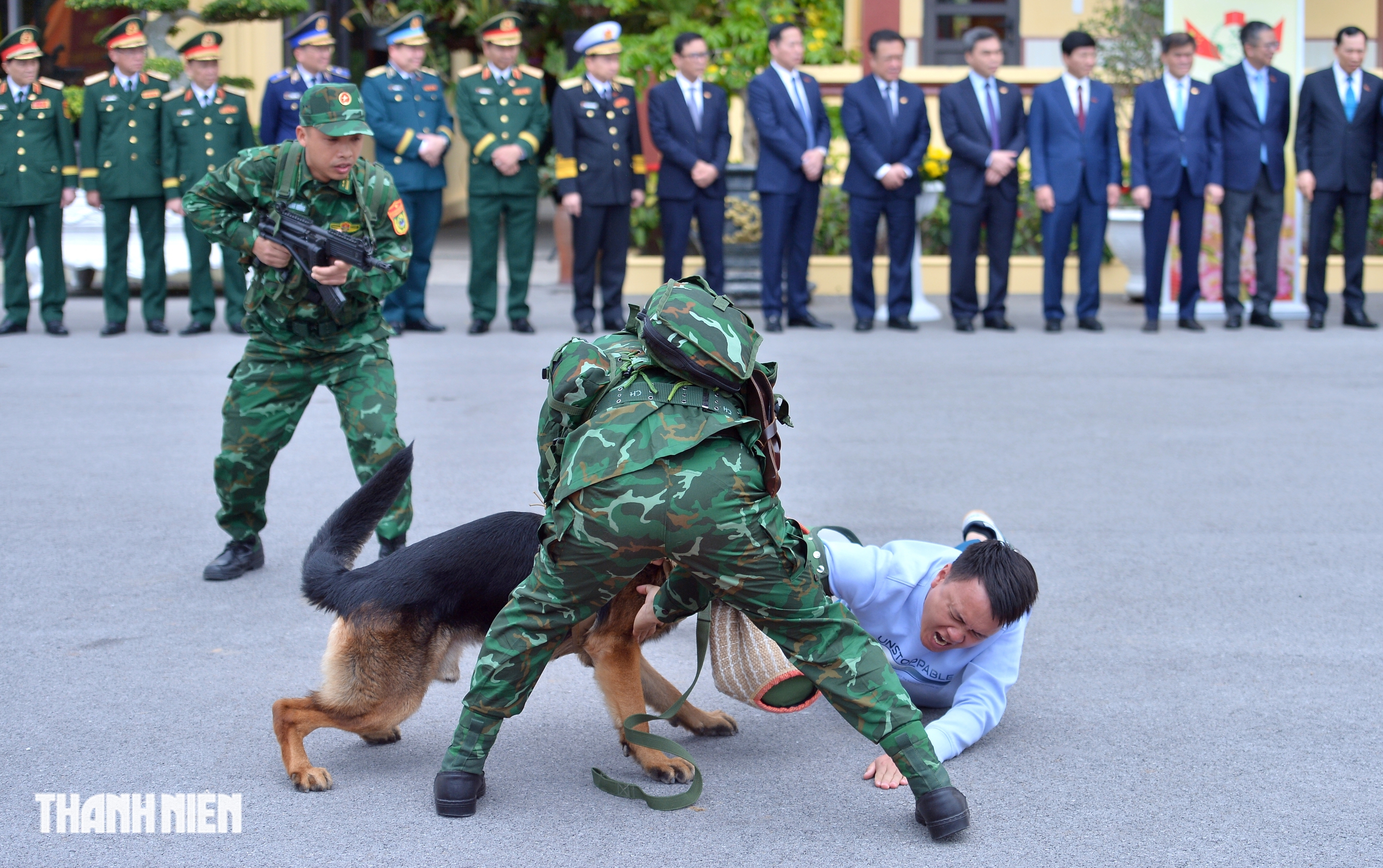 Bộ trưởng Quốc ph&ograve;ng Việt Nam - Trung Quốc xem bi&ecirc;n ph&ograve;ng diễn tập bắt tội phạm ma t&uacute;y - Ảnh 10.