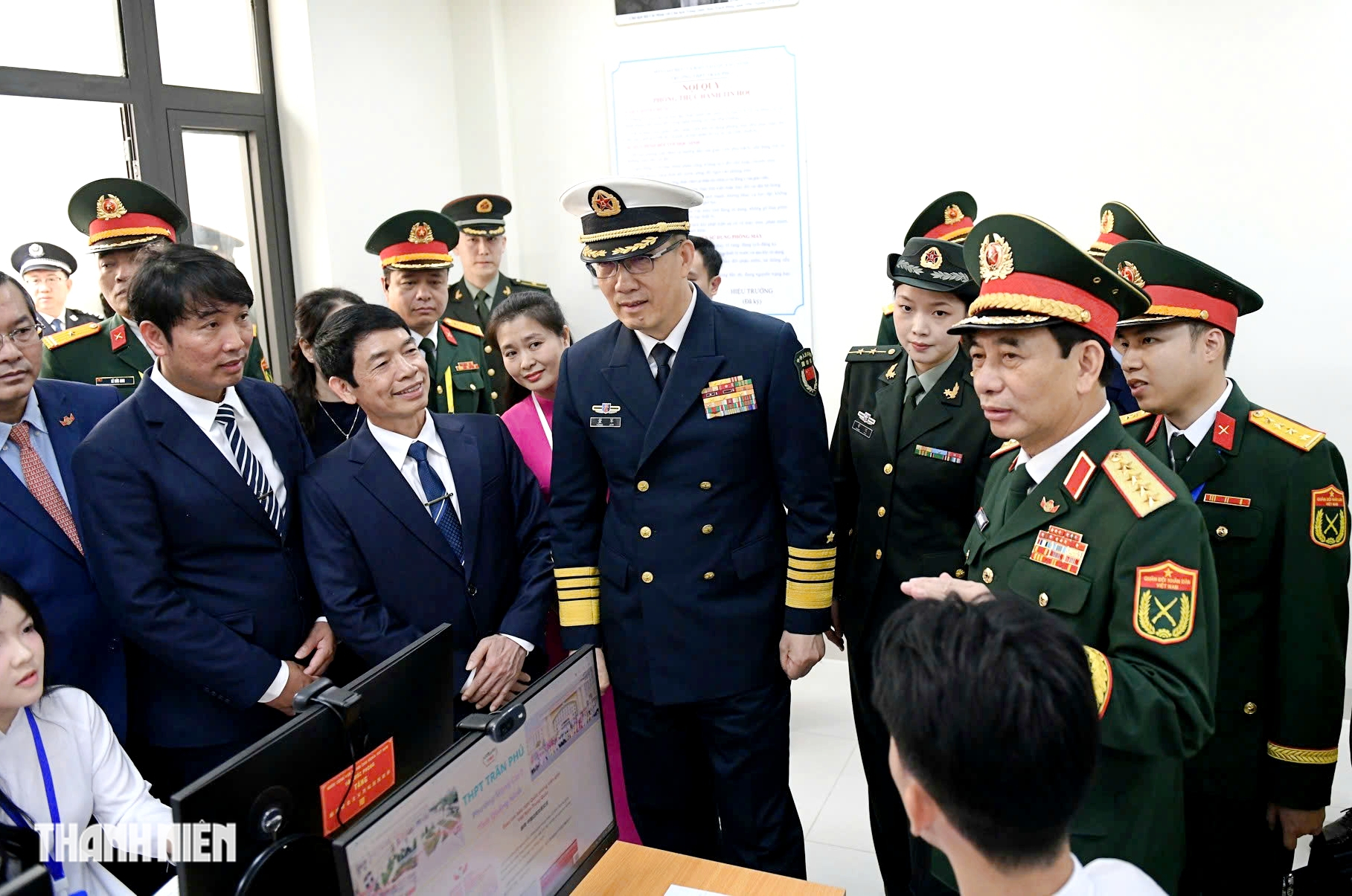 Bộ trưởng Quốc ph&ograve;ng Việt Nam - Trung Quốc xem bi&ecirc;n ph&ograve;ng diễn tập bắt tội phạm ma t&uacute;y - Ảnh 15.