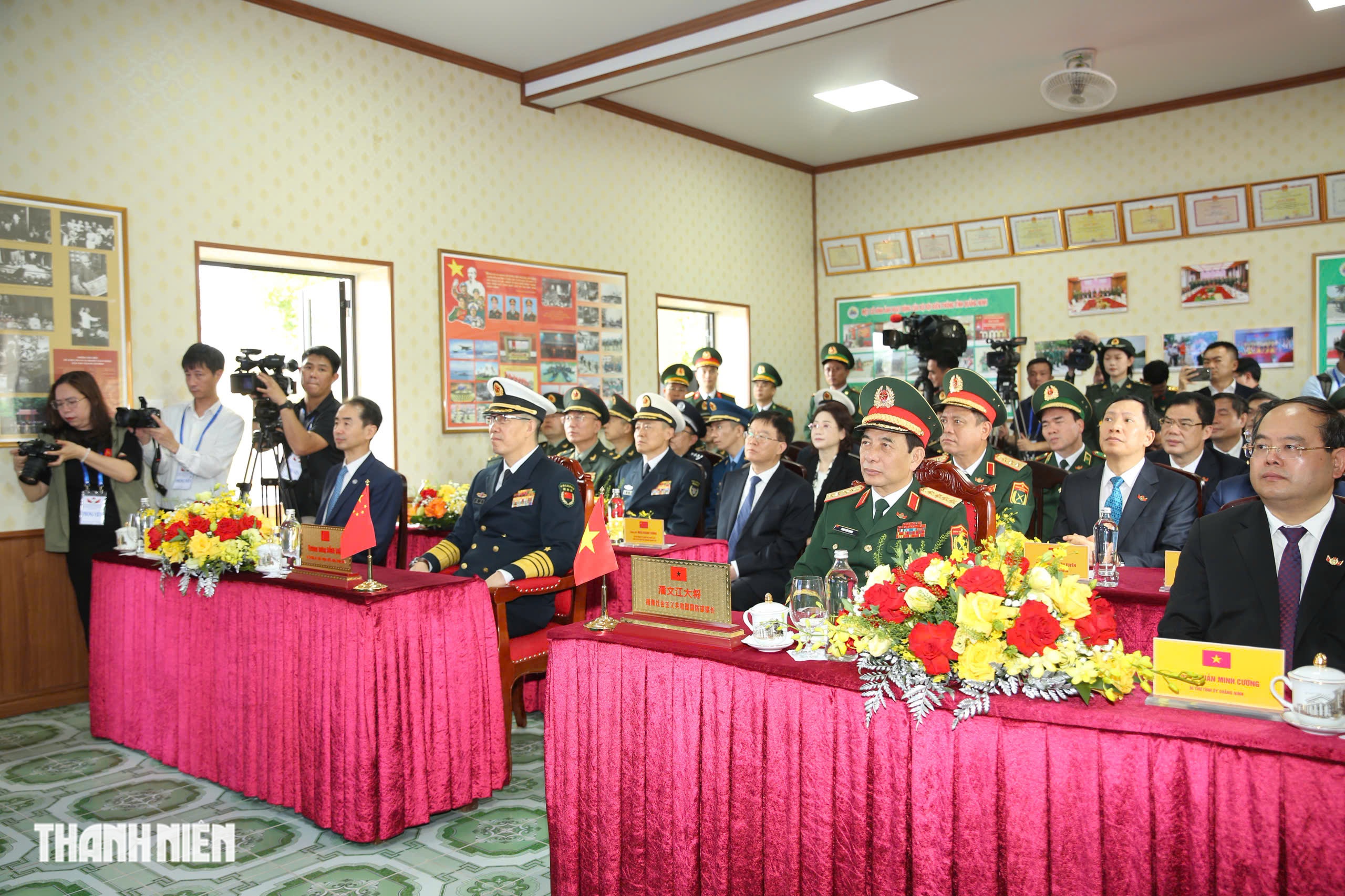 Bộ trưởng Quốc ph&ograve;ng Việt Nam - Trung Quốc xem bi&ecirc;n ph&ograve;ng diễn tập bắt tội phạm ma t&uacute;y - Ảnh 3.