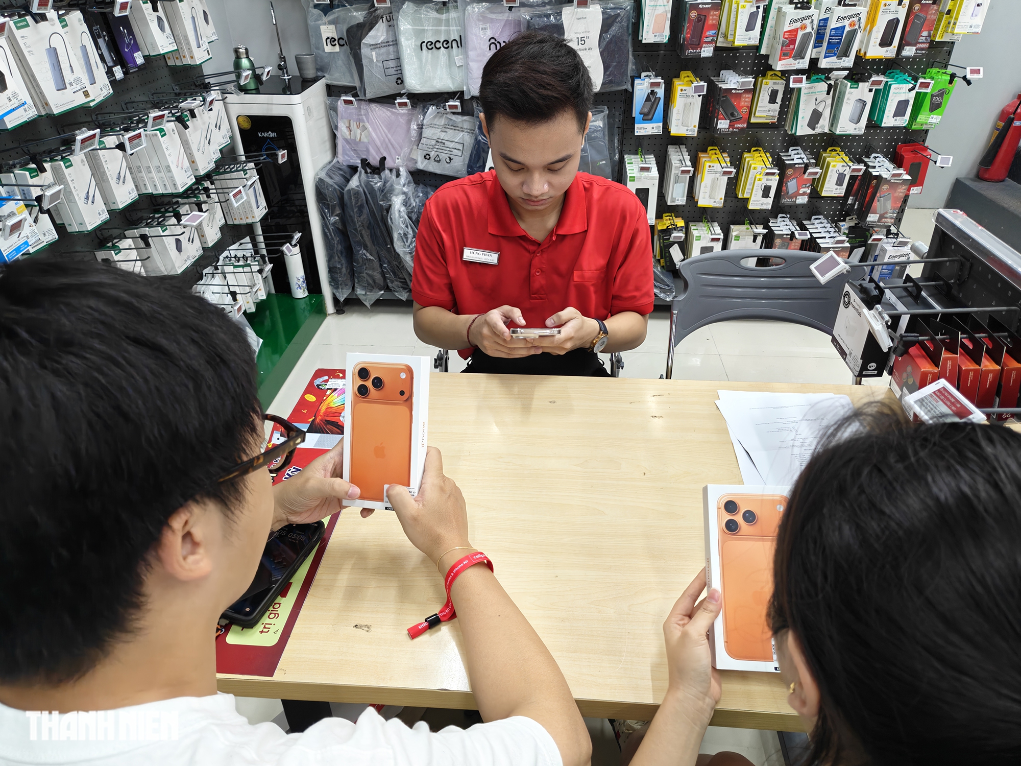 Mẫu iPhone duy nhất giữ vững giá sau 6 tháng mở bán - Ảnh 1. Mẫu iPhone duy nhất giữ vững giá sau 6 tháng mở bán - Ảnh 1.