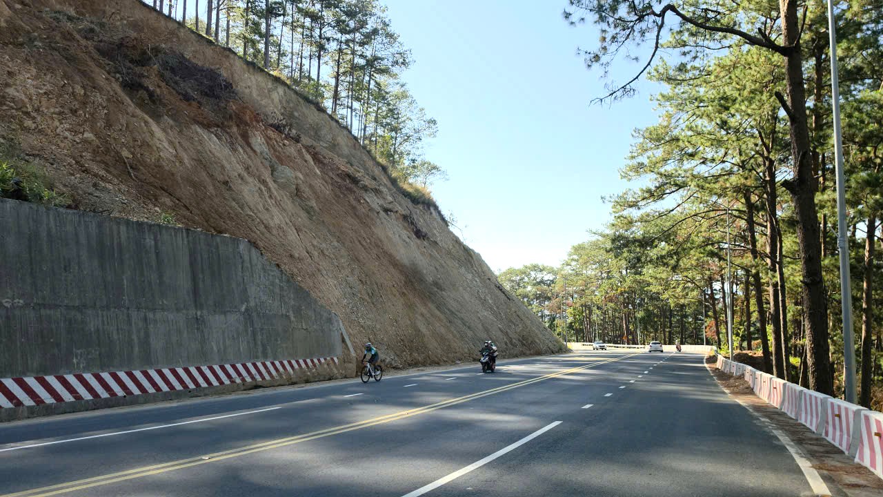 Đèo Prenn lên Đà Lạt vẫn tiềm ẩn nguy cơ sạt lở- Ảnh 1.