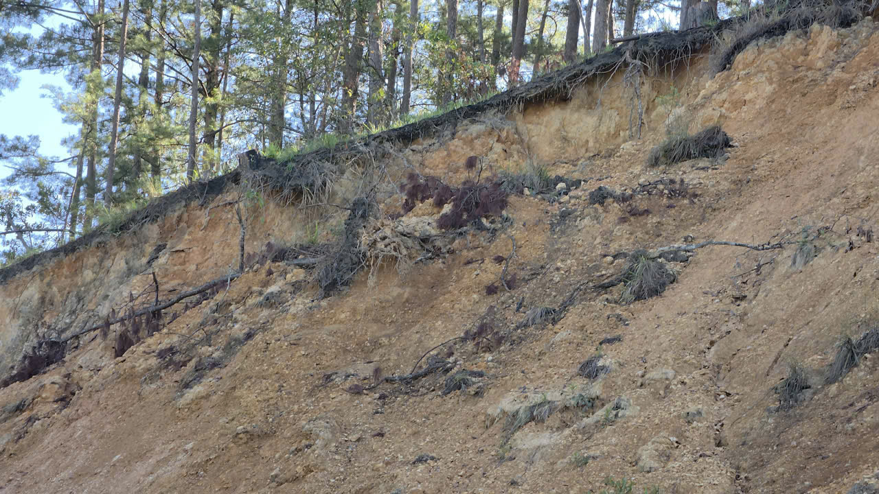 Đèo Prenn lên Đà Lạt vẫn tiềm ẩn nguy cơ sạt lở- Ảnh 9.