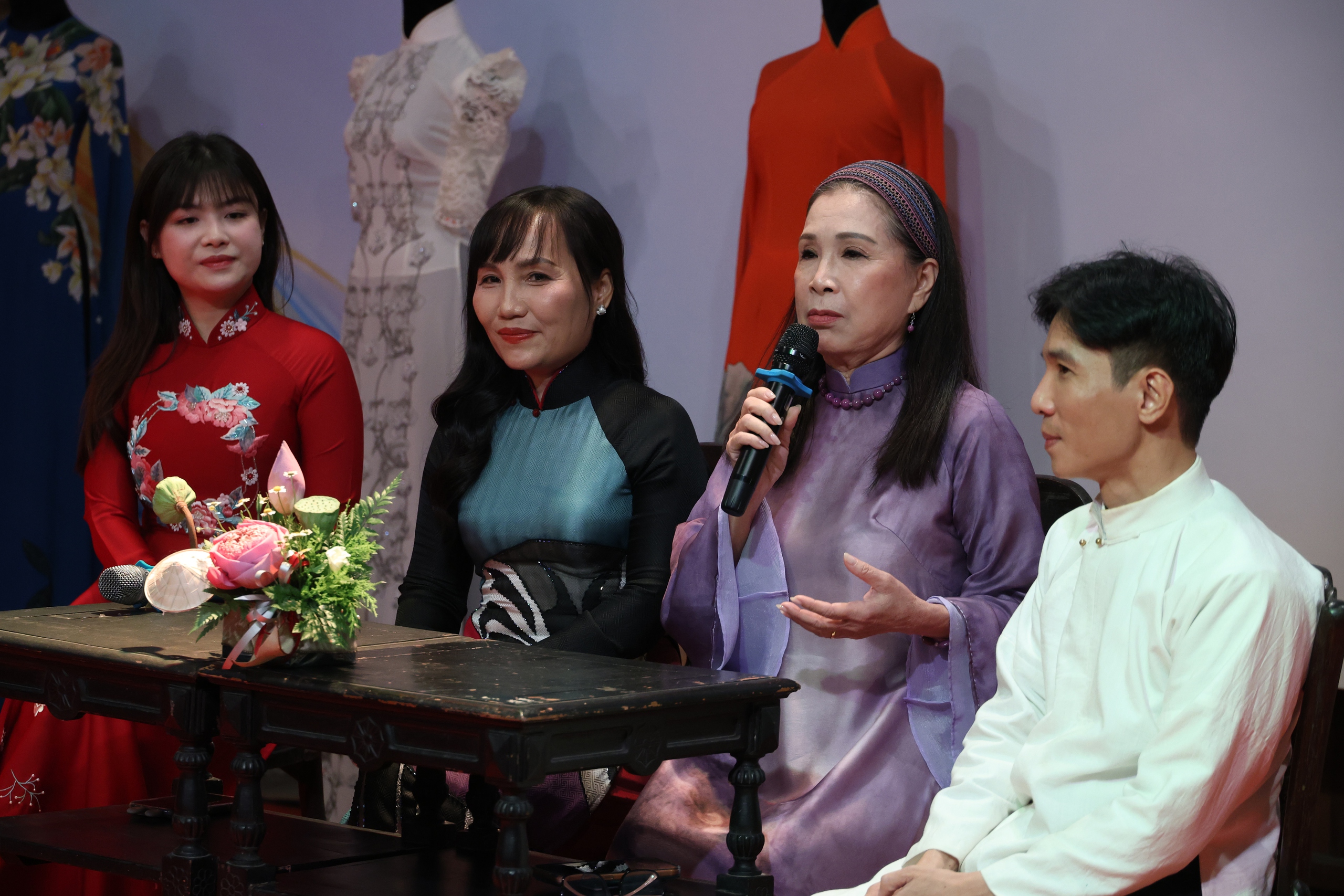  Tôi phải lòng Việt Nam chính vì tà áo dài- Ảnh 1.