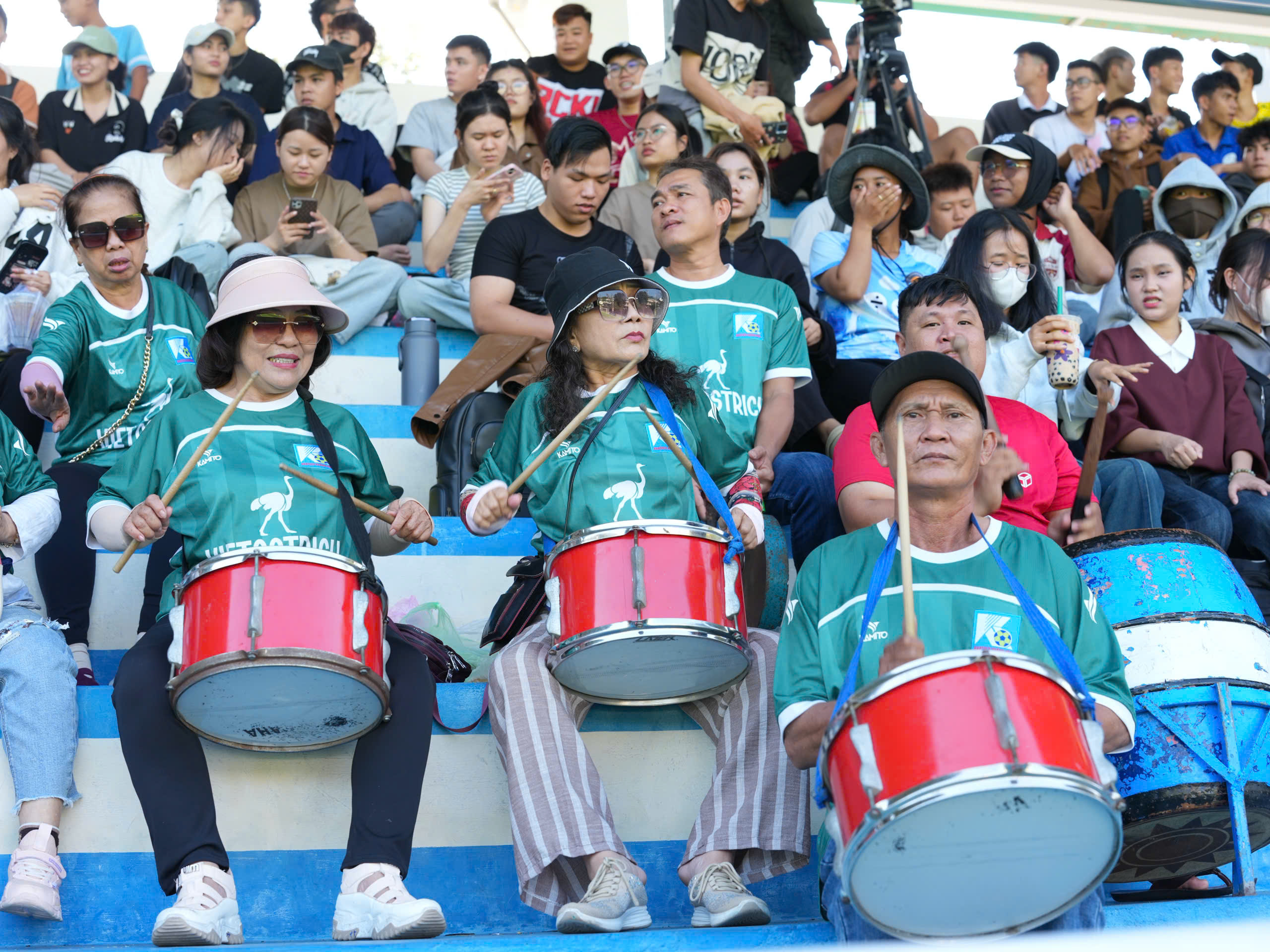 T&igrave;nh y&ecirc;u ch&acirc;n th&agrave;nh của 'cầu thủ thứ 12'- Ảnh 6.