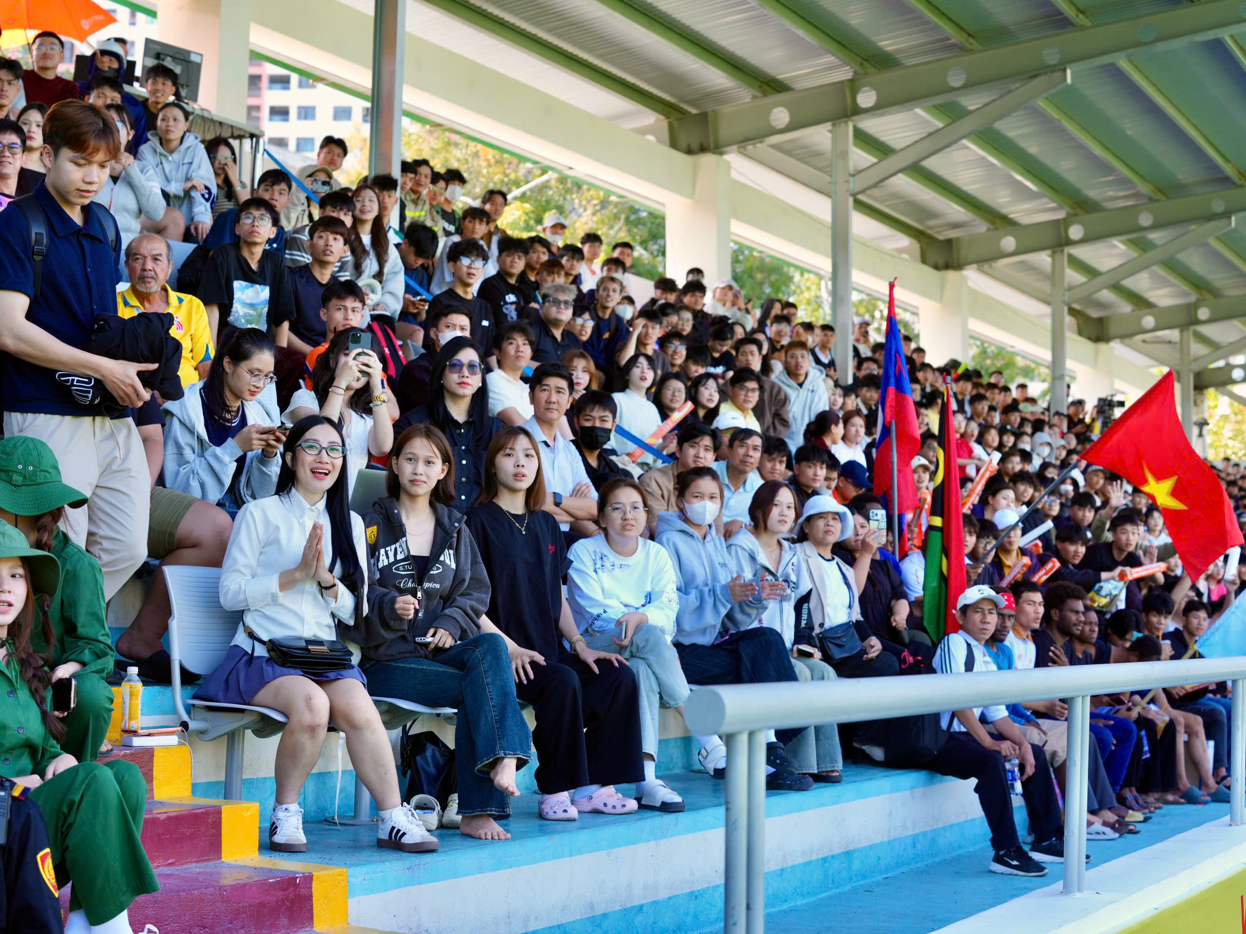 T&igrave;nh y&ecirc;u ch&acirc;n th&agrave;nh của 'cầu thủ thứ 12'- Ảnh 7.