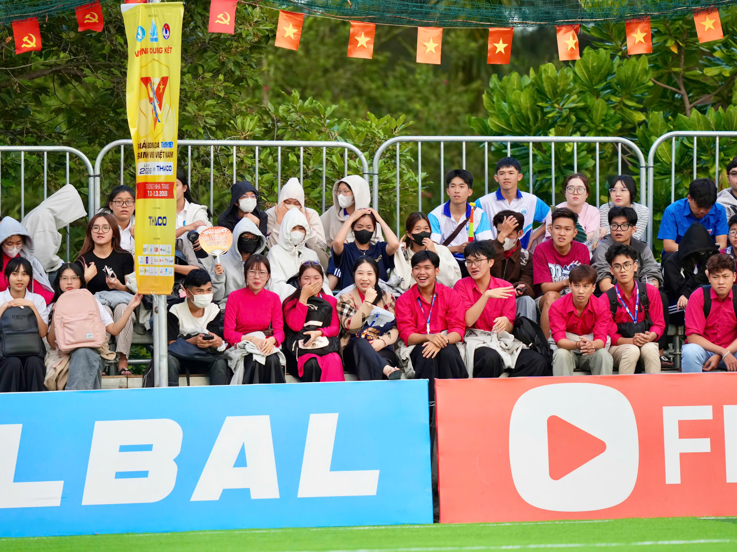 T&igrave;nh y&ecirc;u ch&acirc;n th&agrave;nh của 'cầu thủ thứ 12'- Ảnh 10.