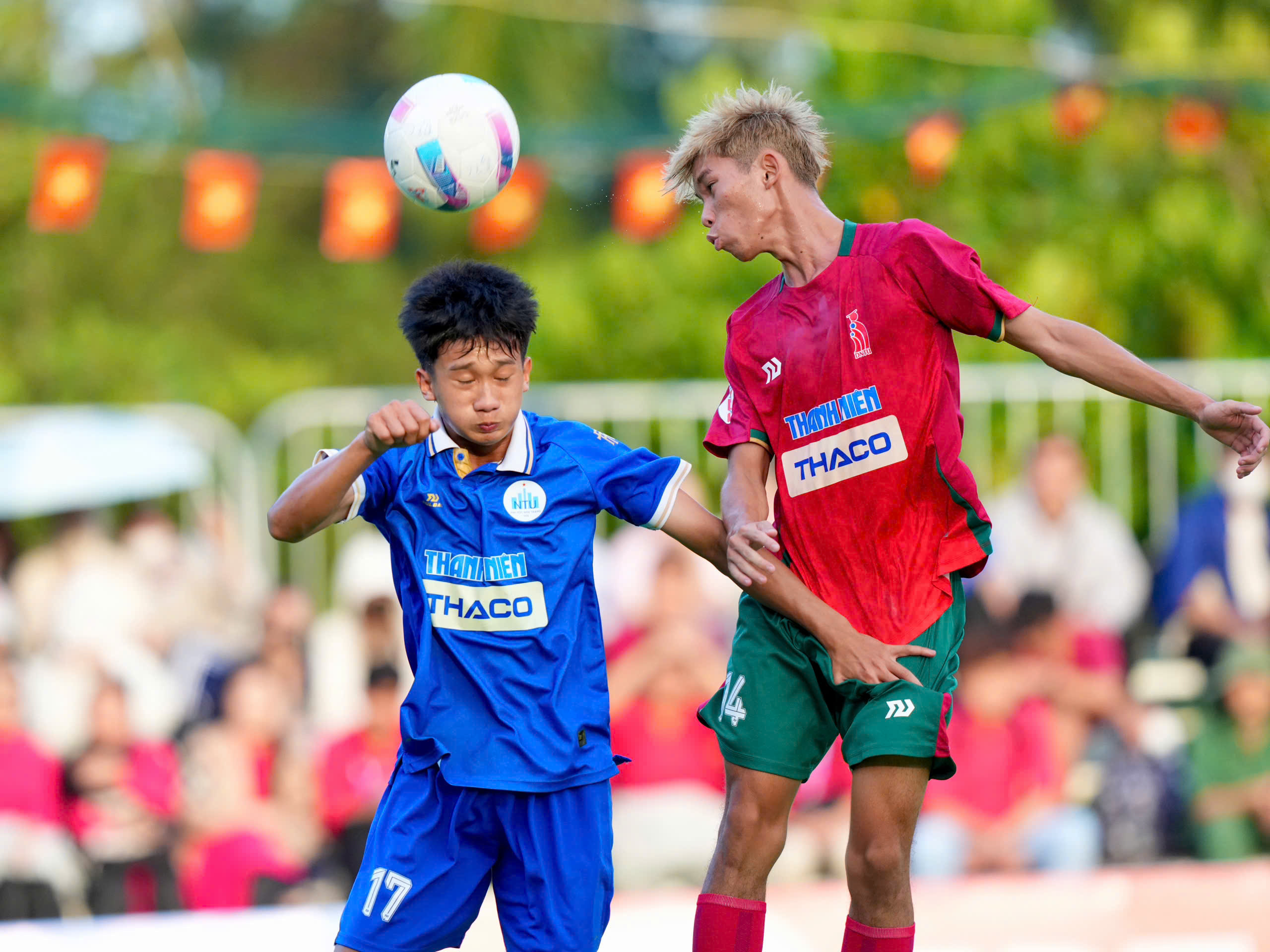 T&igrave;nh y&ecirc;u ch&acirc;n th&agrave;nh của 'cầu thủ thứ 12'- Ảnh 2.