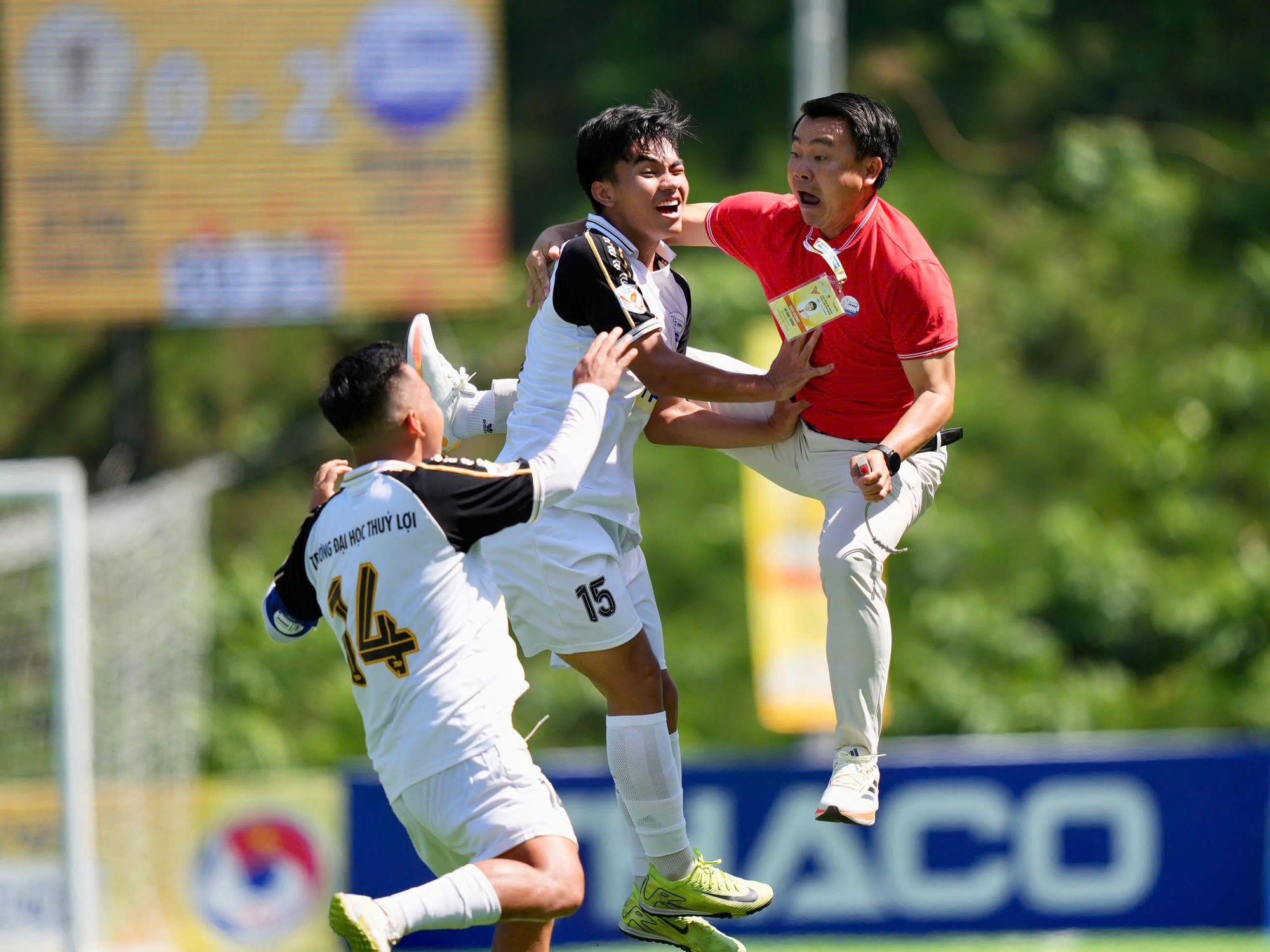 গতবারের চ্যাম্পিয়ন ও রানার-আপ উভয়ই কোয়ার্টার ফাইনালে বাদ পড়েছেন - ছবি ১। ĐKVĐ lẫn á quân dừng chân ở tứ kết- Ảnh 1.