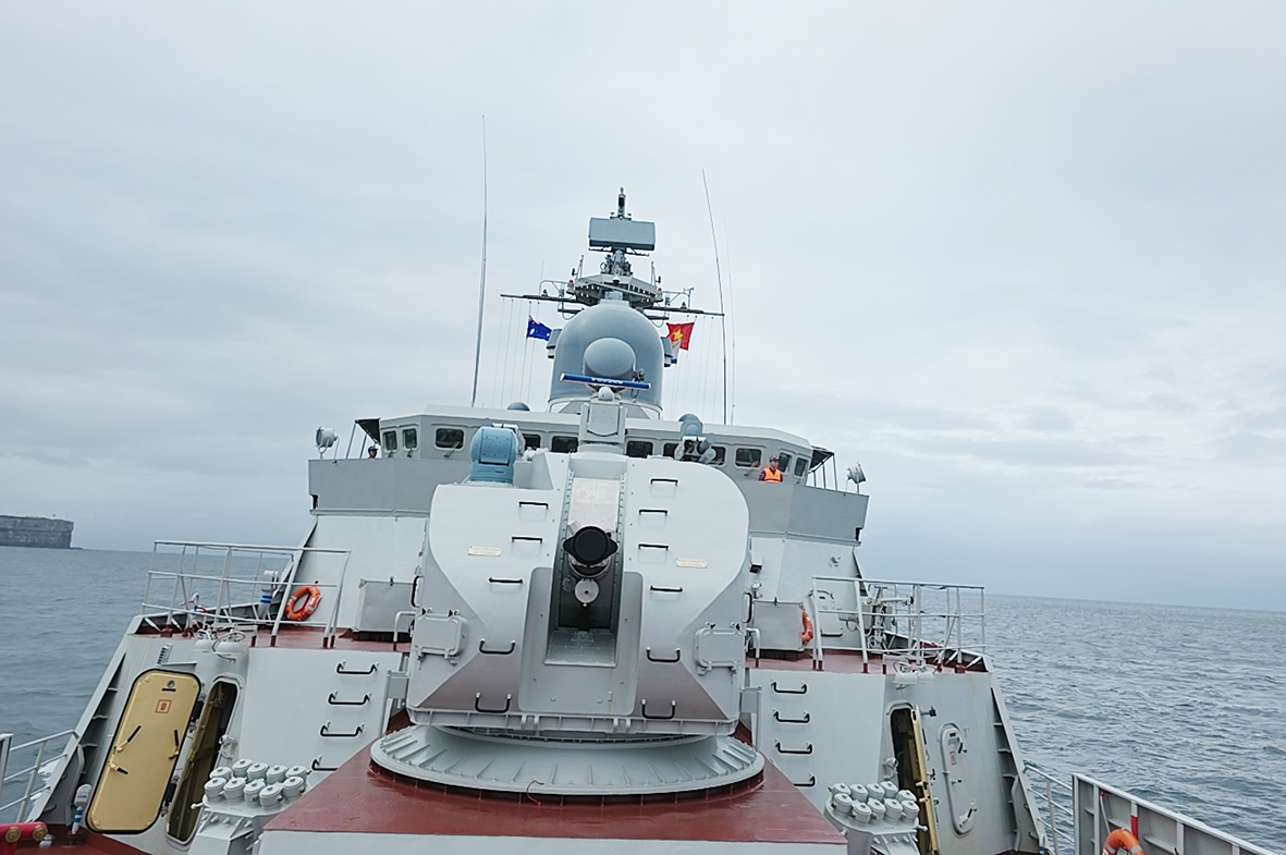 Tàu hộ vệ tên lửa Quang Trung đến Jervis, sẵn sàng cho duyệt binh tàu quốc tế - Ảnh 1.
