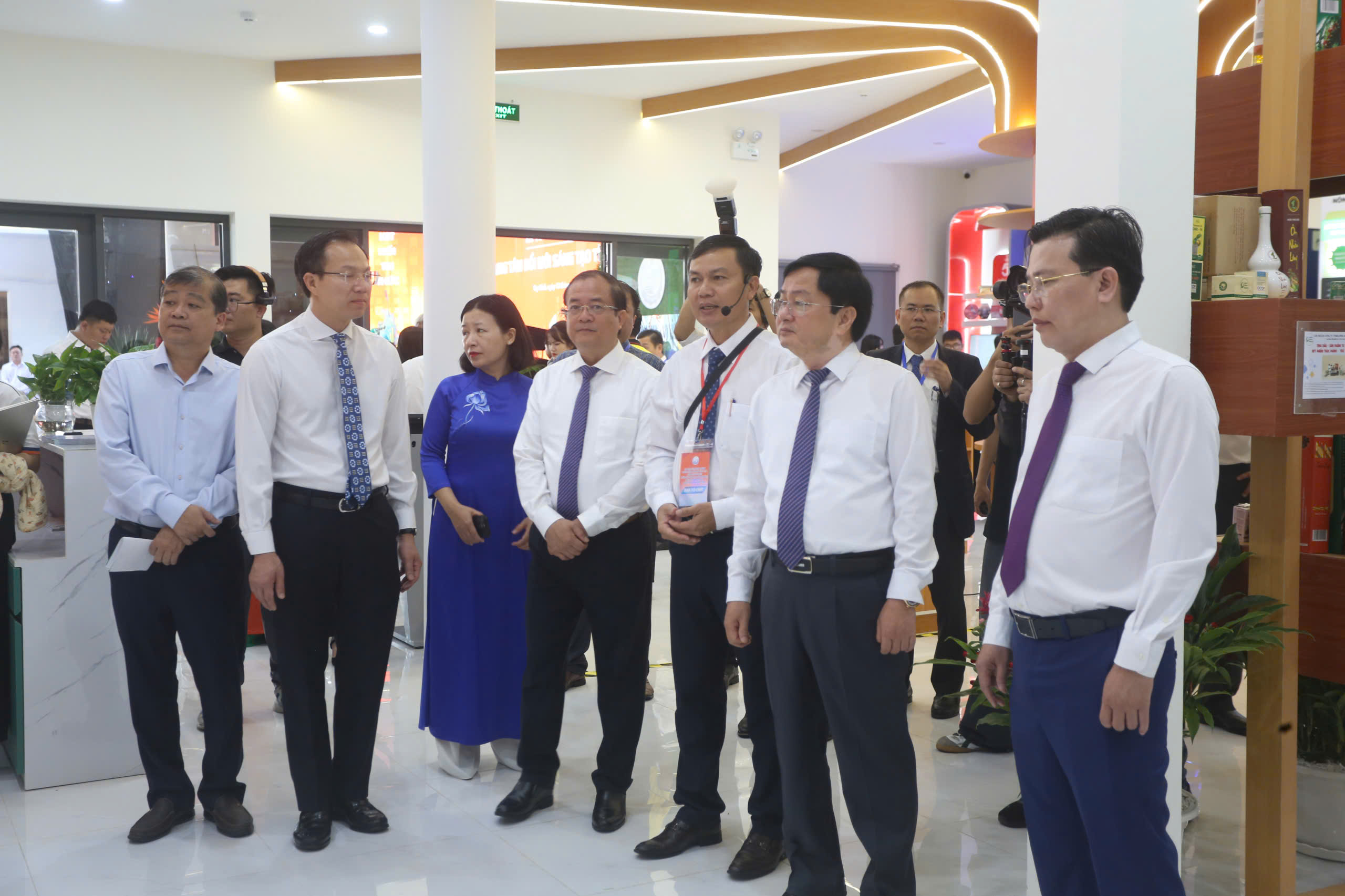 Tây Ninh: Khoa học công nghệ là động lực để tăng trưởng hai con số - Ảnh 2.