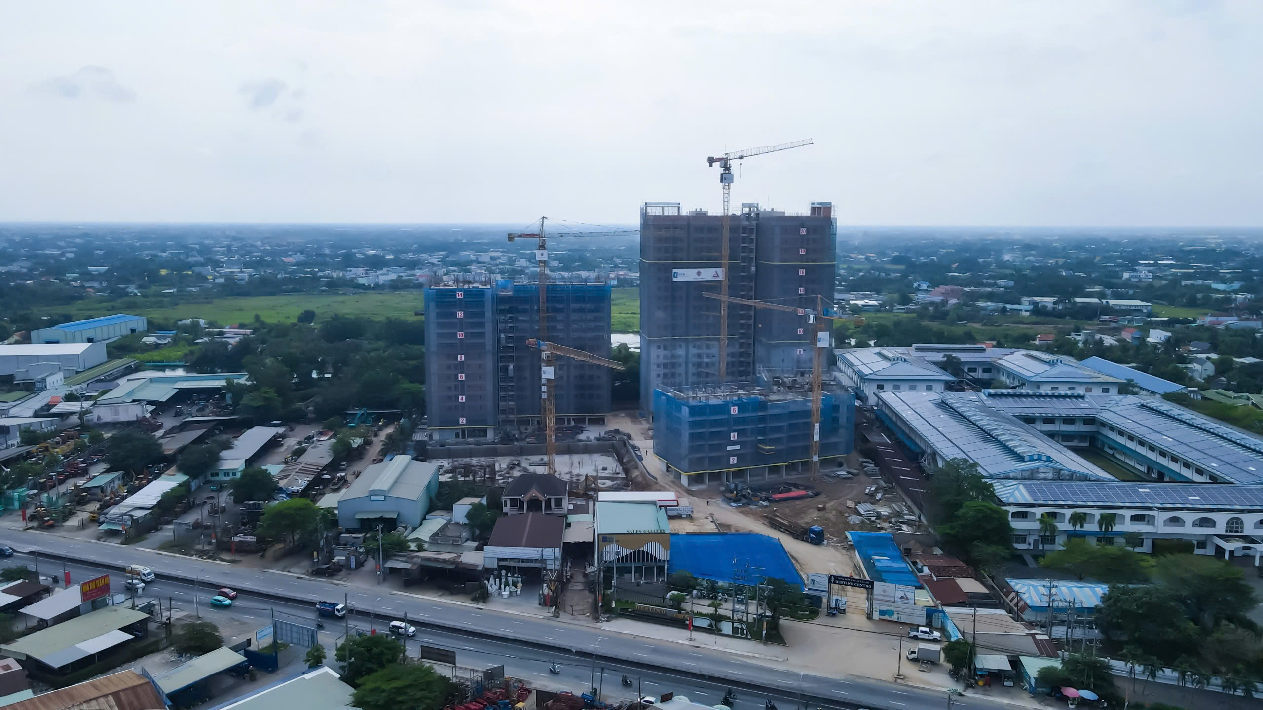 Doanh nghiệp bất động sản đối phó với cơn 'bão' lãi suất- Ảnh 2.