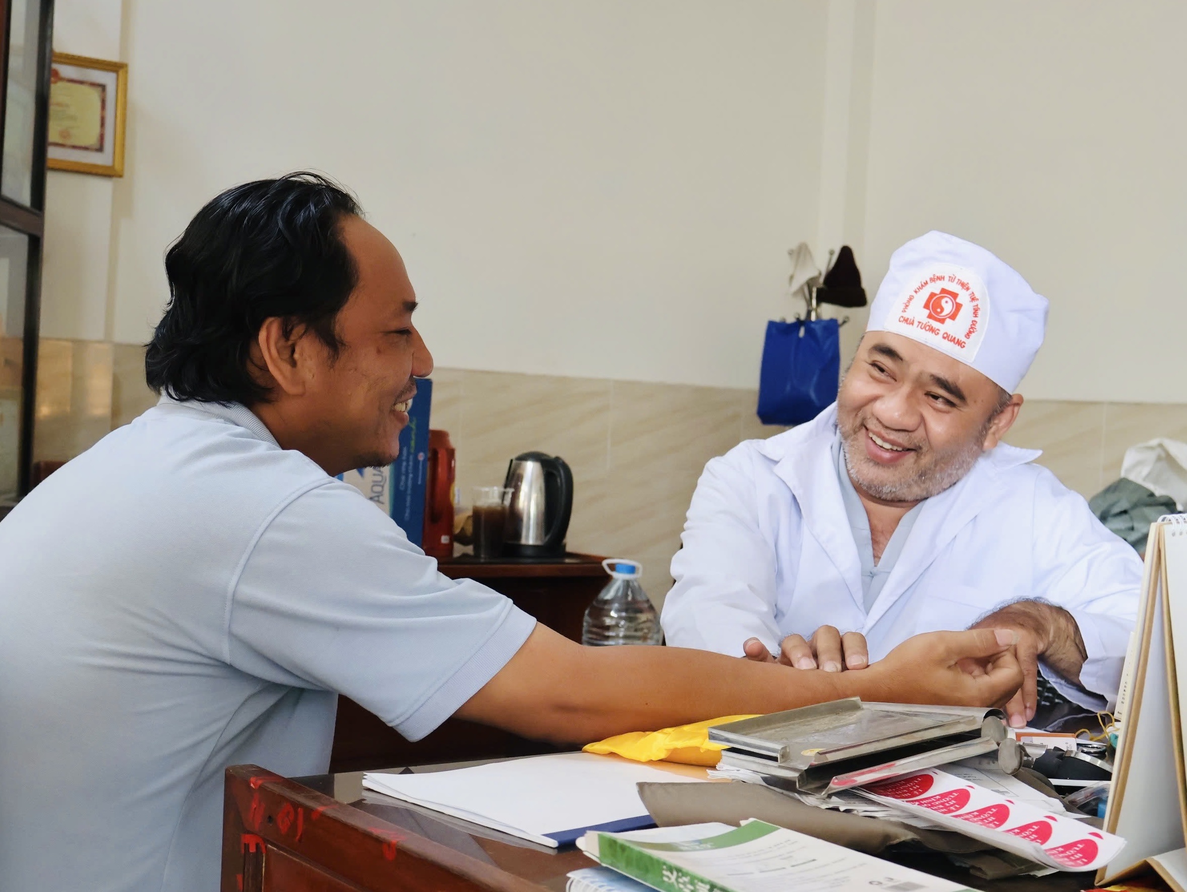 Ph&ograve;ng kh&aacute;m miễn ph&iacute; trong ch&ugrave;a: Người ở lại mấy chục năm kh&ocirc;ng lương v&igrave; điều g&igrave;?- Ảnh 3.