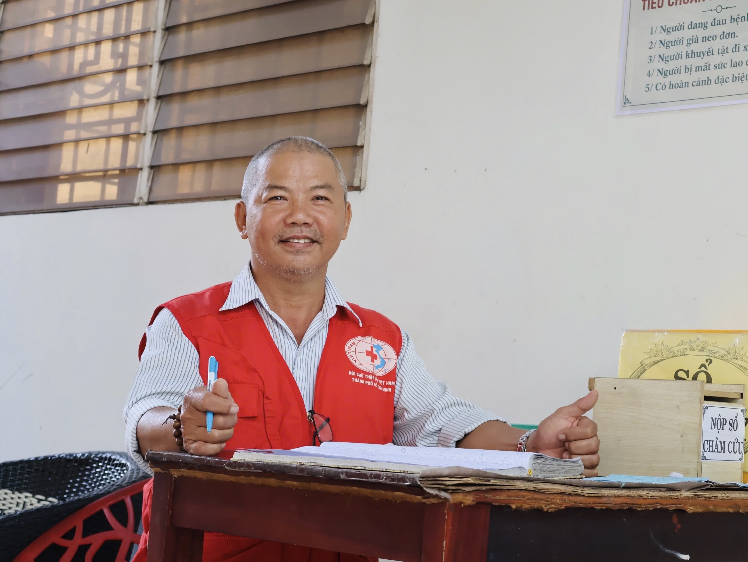 Ph&ograve;ng kh&aacute;m miễn ph&iacute; trong ch&ugrave;a: Người ở lại mấy chục năm kh&ocirc;ng lương v&igrave; điều g&igrave;?- Ảnh 7.