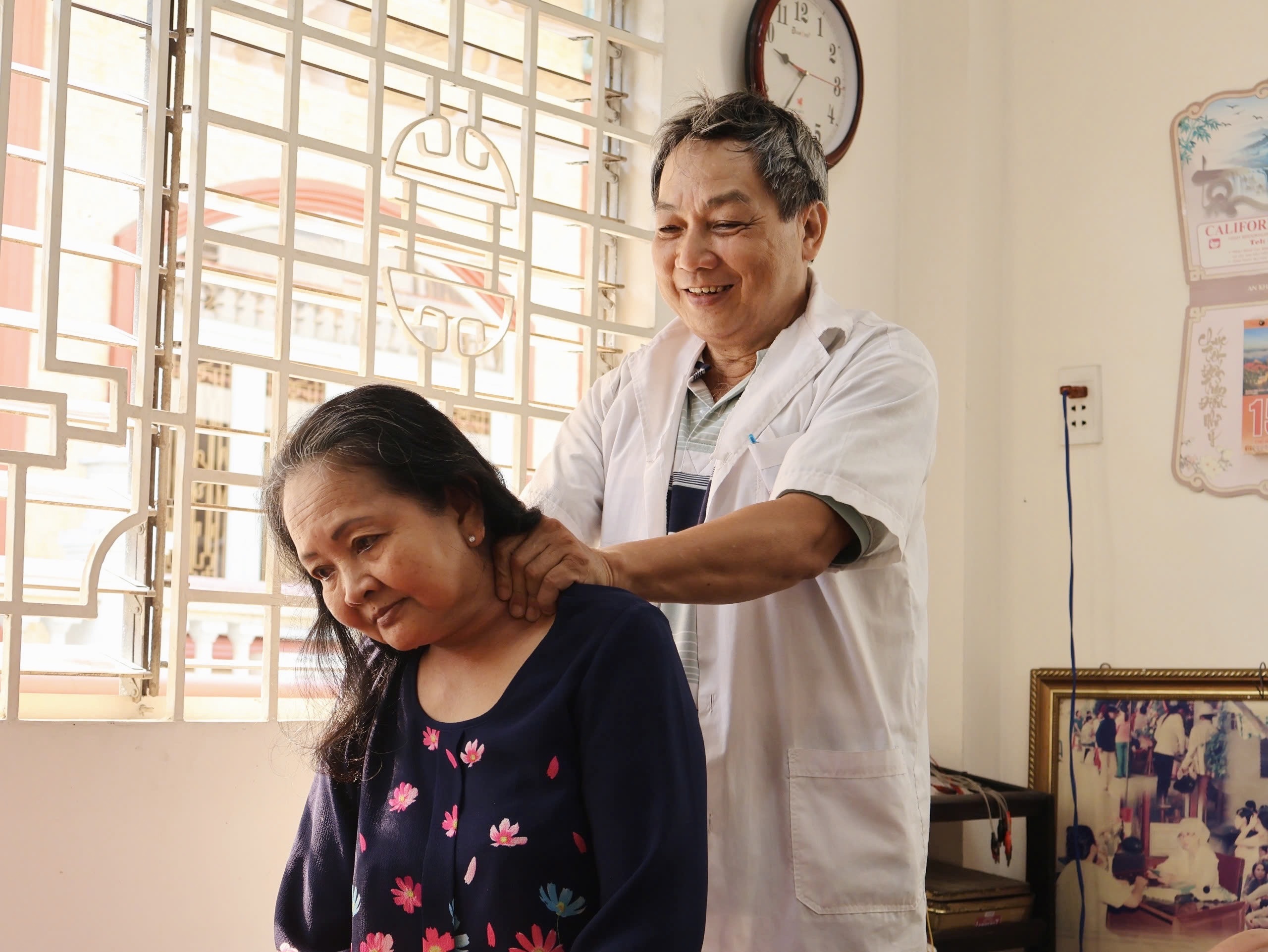 Ph&ograve;ng kh&aacute;m miễn ph&iacute; trong ch&ugrave;a: Người ở lại mấy chục năm kh&ocirc;ng lương v&igrave; điều g&igrave;?- Ảnh 4.