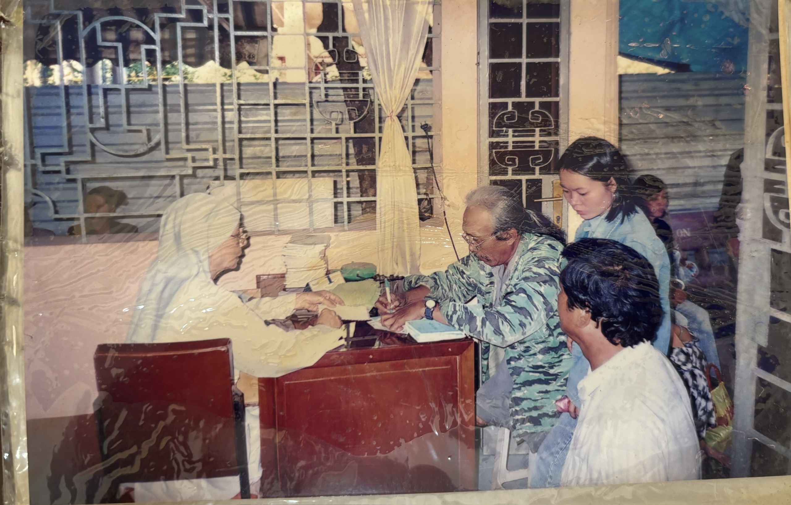 Ph&ograve;ng kh&aacute;m miễn ph&iacute; trong ch&ugrave;a: Người ở lại mấy chục năm kh&ocirc;ng lương v&igrave; điều g&igrave;?- Ảnh 2.