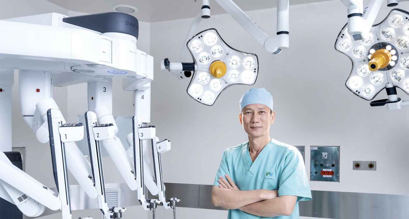 ThS-BS.CKII Đỗ Quang Minh: Chinh phục ca mổ tiết niệu cùng ‘trợ thủ robot’ da Vinci Xi - Ảnh 1.