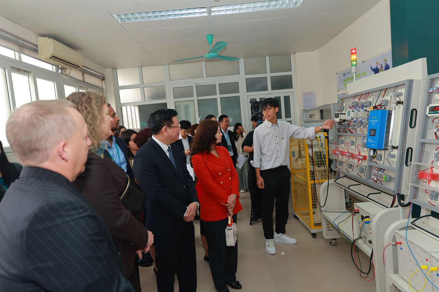 GE Vernova Foundation hỗ trợ đào tạo 4.000 sinh viên ngành điện Việt Nam - Ảnh 4.