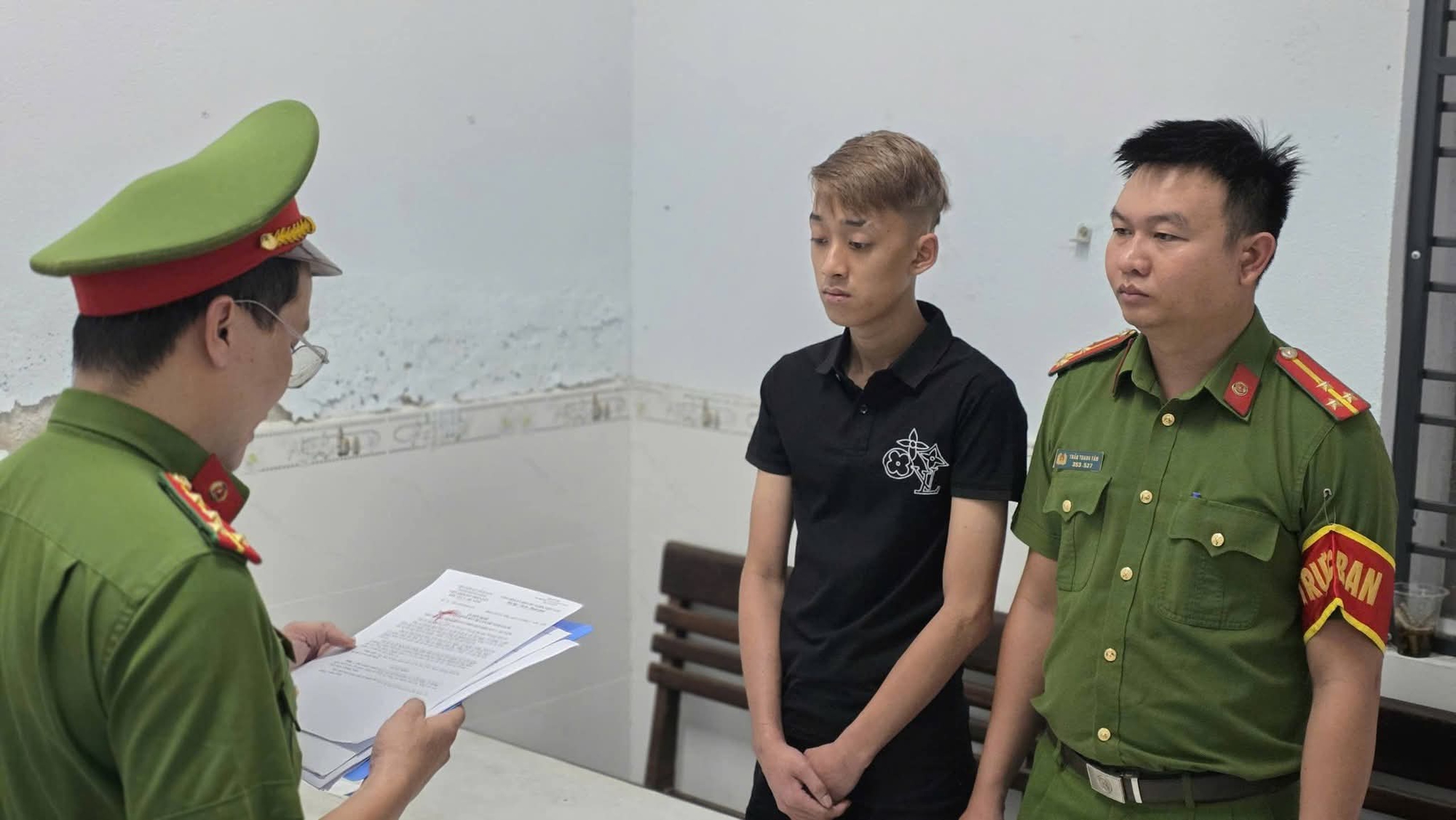 Chủ đậu ô tô trước nhà, sáng dậy phát hiện mất 49 triệu- Ảnh 1.