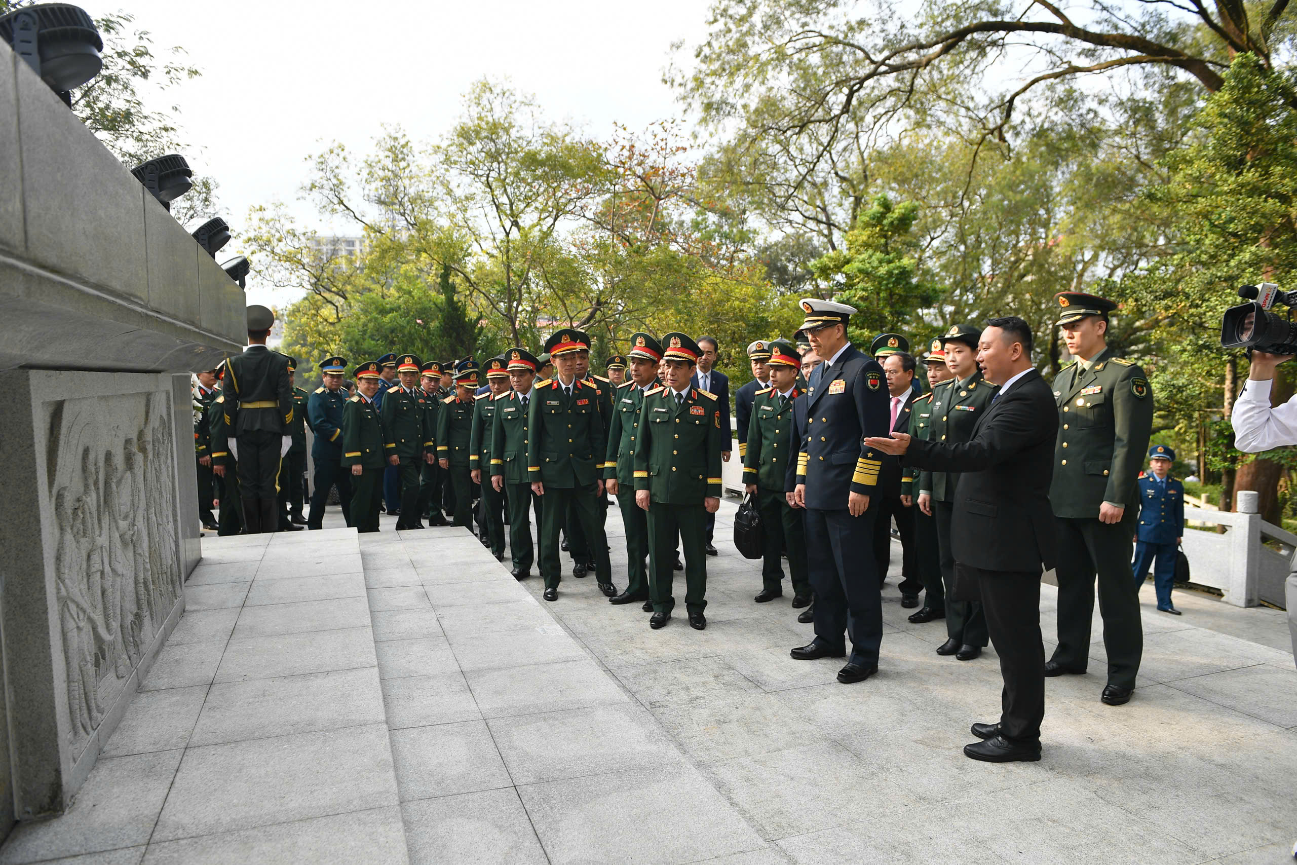Bộ trưởng Quốc phòng Trung Quốc Đổng Quân đón đại tướng Phan Văn Giang tại biên giới- Ảnh 16. Bộ trưởng Quốc phòng Trung Quốc Đổng Quân đón đại tướng Phan Văn Giang tại biên giới- Ảnh 16.