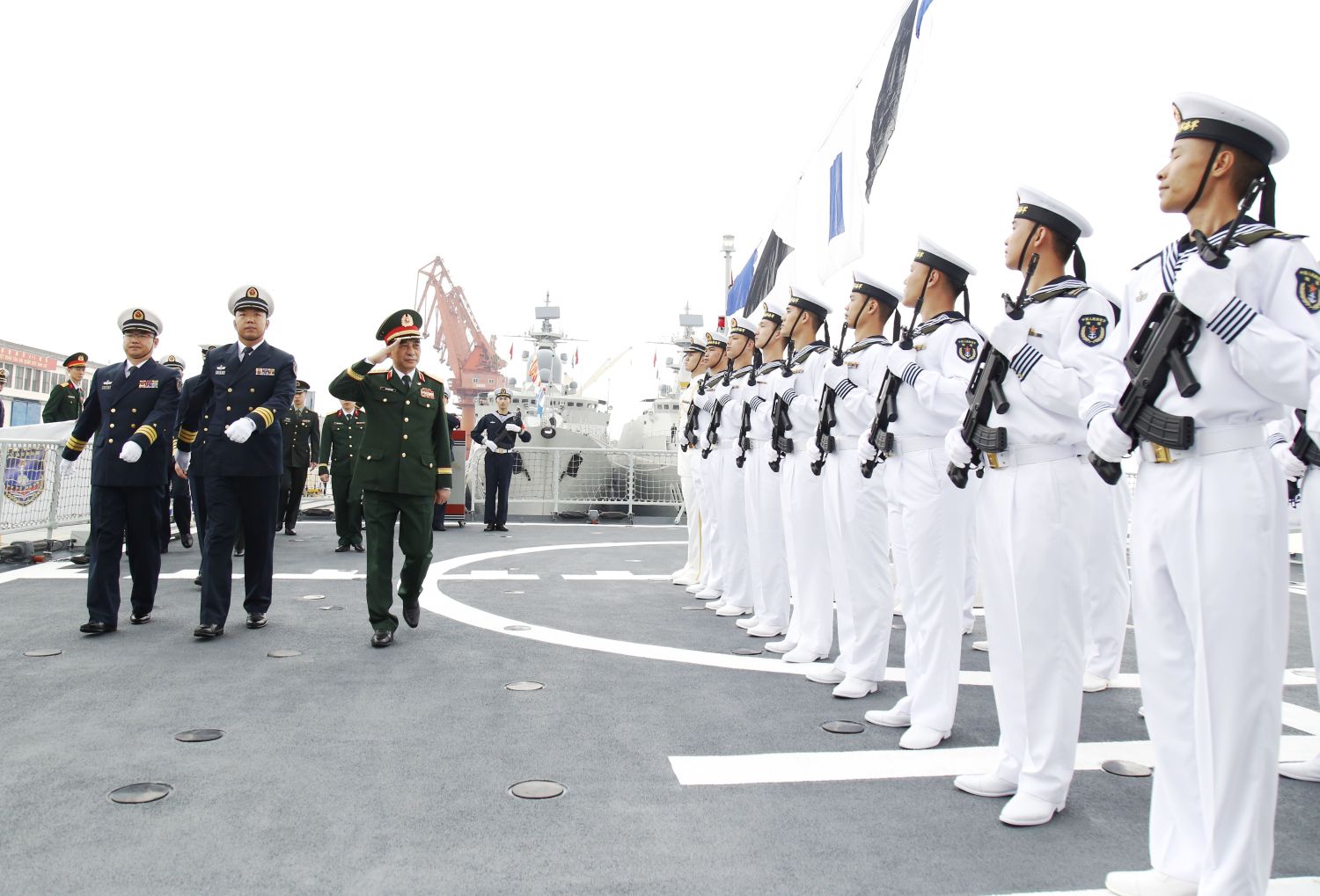 Hai t&agrave;u hộ vệ t&ecirc;n lửa của Việt Nam bắt đầu tuần tra c&ugrave;ng Hải qu&acirc;n Trung Quốc- Ảnh 5.