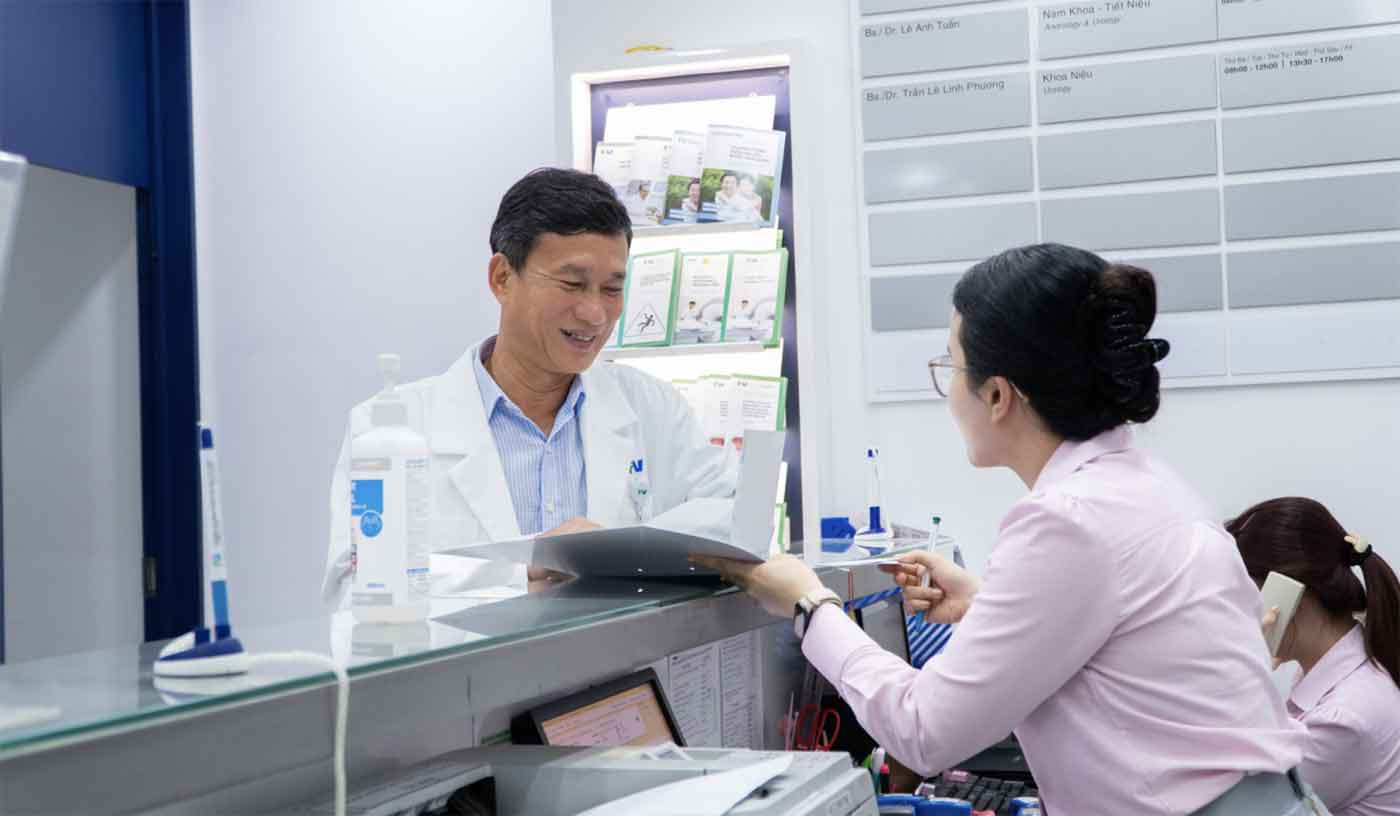 ThS-BS.CKII Đỗ Quang Minh: Chinh phục ca mổ tiết niệu cùng ‘trợ thủ robot’ da Vinci Xi - Ảnh 2.