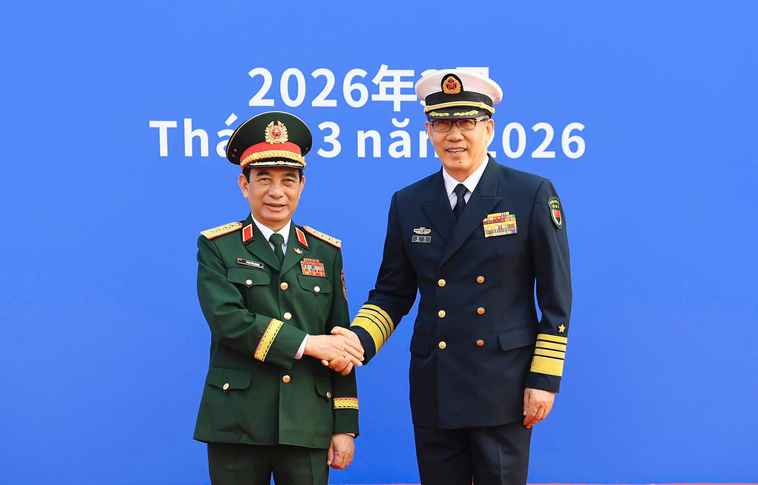 Bộ trưởng Quốc phòng Trung Quốc Đổng Quân đón đại tướng Phan Văn Giang tại biên giới- Ảnh 5. Bộ trưởng Quốc phòng Trung Quốc Đổng Quân đón đại tướng Phan Văn Giang tại biên giới- Ảnh 5.