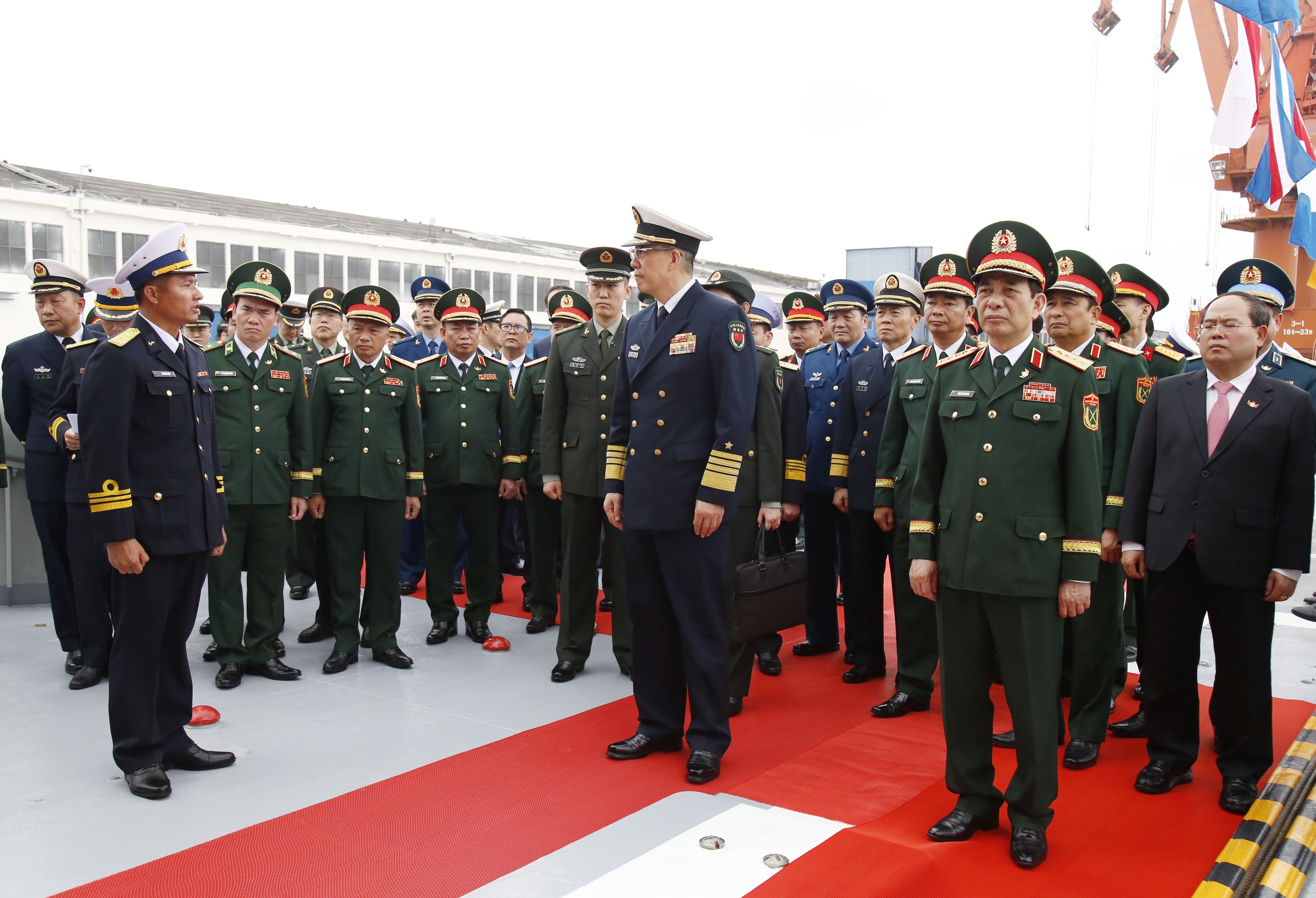 Hai tàu hộ vệ tên lửa của Việt Nam bắt đầu tuần tra cùng Hải quân Trung Quốc- Ảnh 2. Hai tàu hộ vệ tên lửa của Việt Nam bắt đầu tuần tra cùng Hải quân Trung Quốc- Ảnh 2.