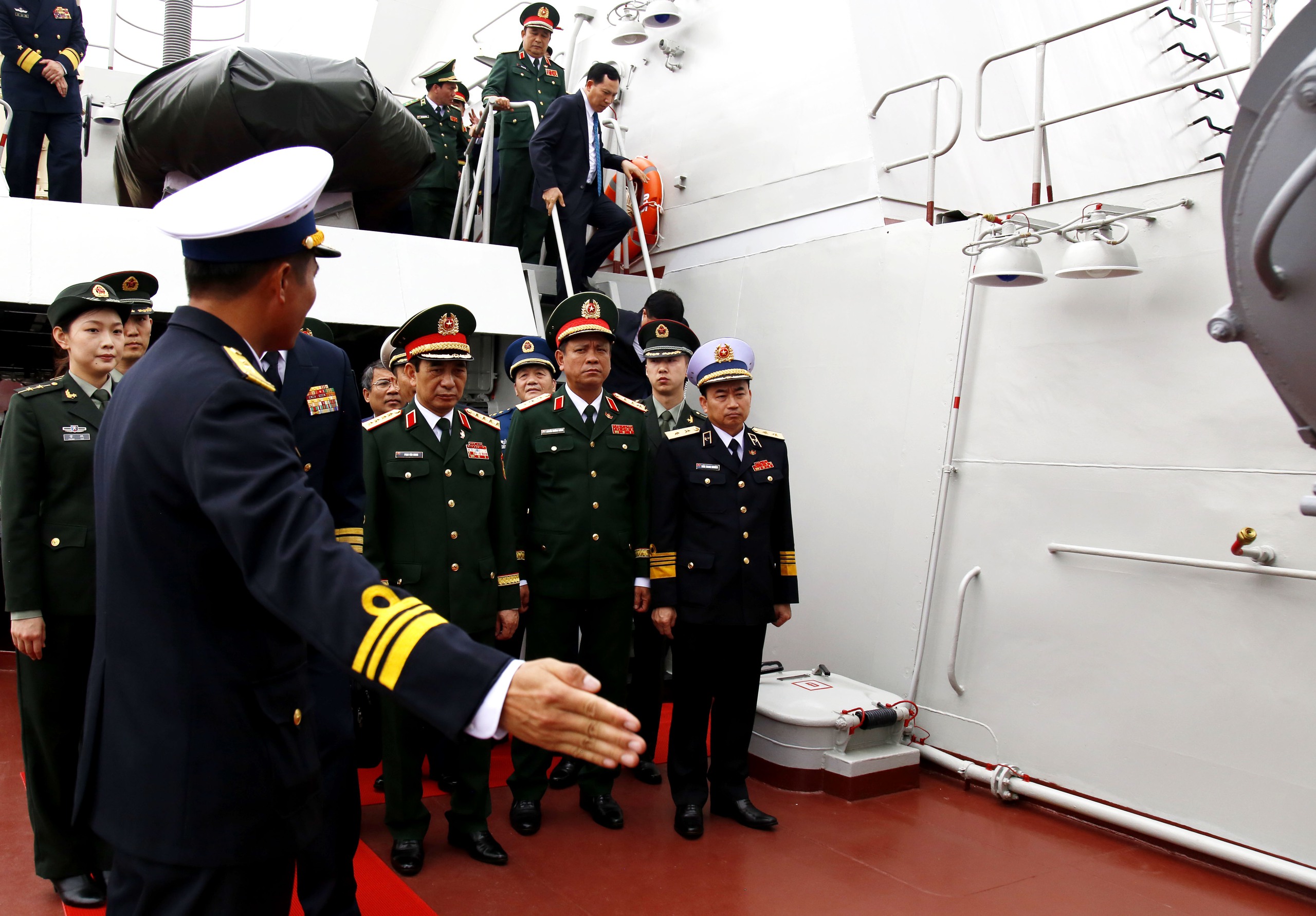 Hai tàu hộ vệ tên lửa của Việt Nam bắt đầu tuần tra cùng Hải quân Trung Quốc- Ảnh 3. Hai tàu hộ vệ tên lửa của Việt Nam bắt đầu tuần tra cùng Hải quân Trung Quốc- Ảnh 3.