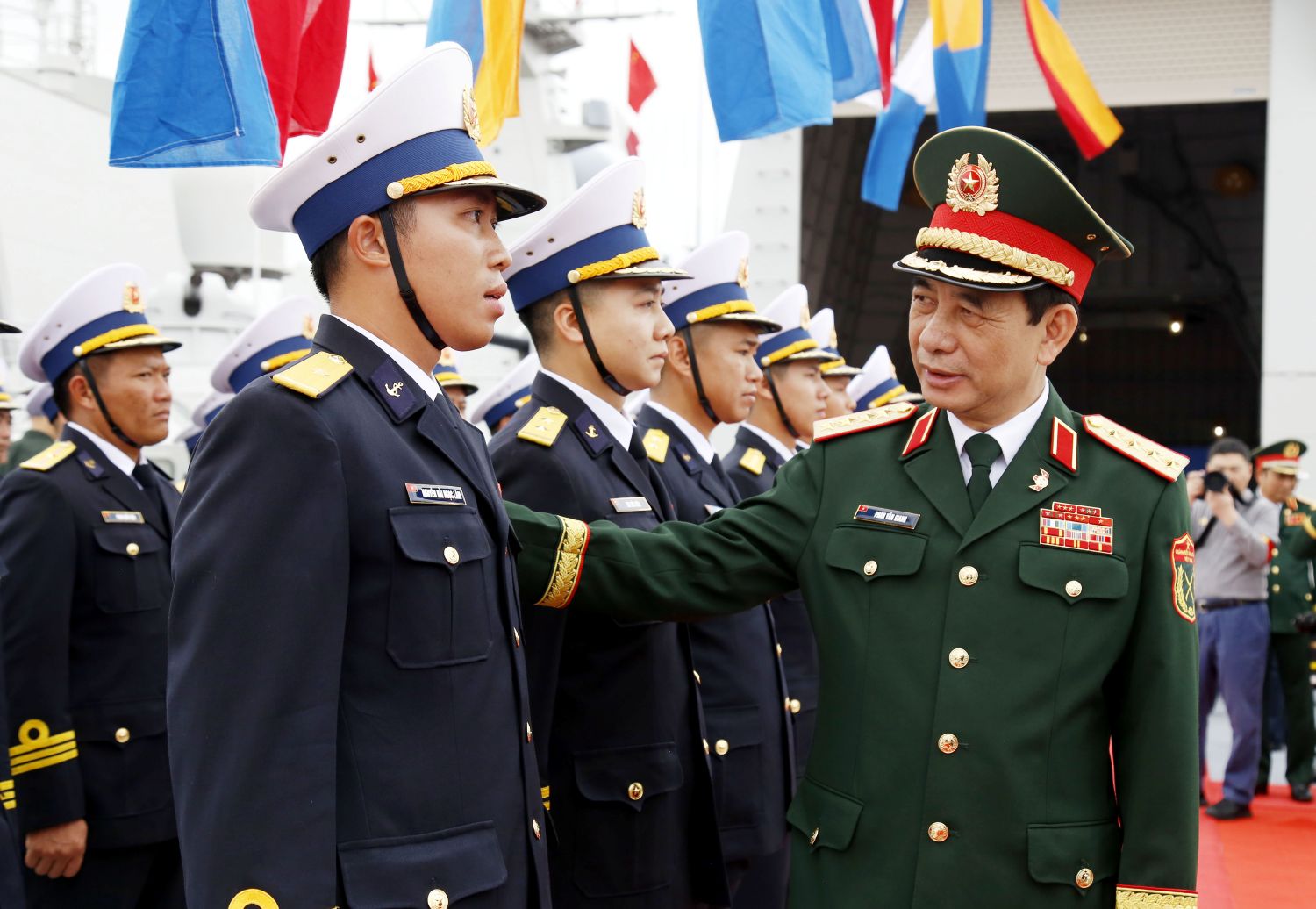 Hai t&agrave;u hộ vệ t&ecirc;n lửa của Việt Nam bắt đầu tuần tra c&ugrave;ng Hải qu&acirc;n Trung Quốc- Ảnh 6.