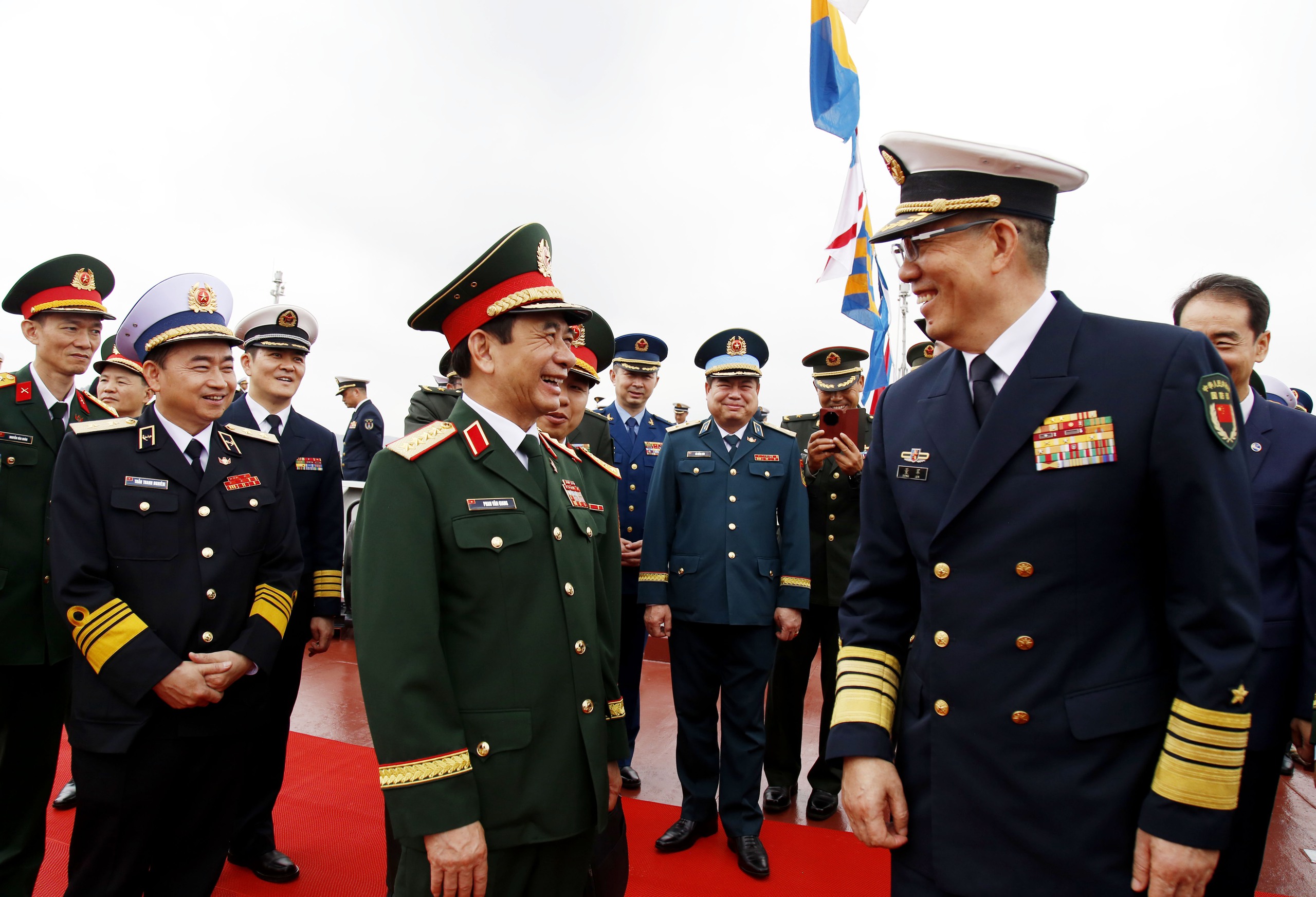 Hai t&agrave;u hộ vệ t&ecirc;n lửa của Việt Nam bắt đầu tuần tra c&ugrave;ng Hải qu&acirc;n Trung Quốc- Ảnh 4.