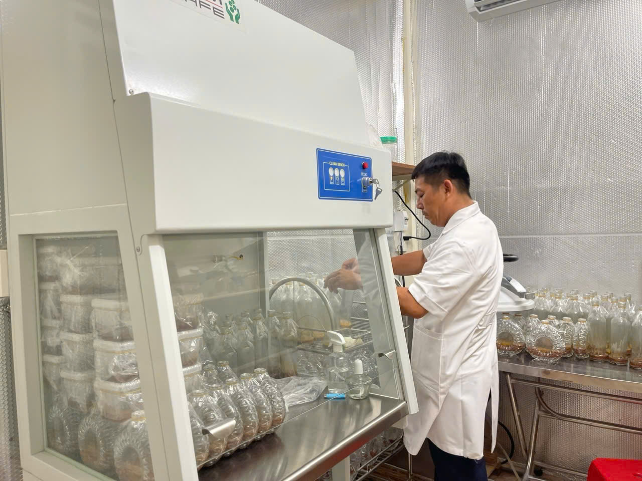 Kỹ sư xây dựng làm nghiệp công nghệ cao với mô hình trồng dưa lưới   - Ảnh 7.