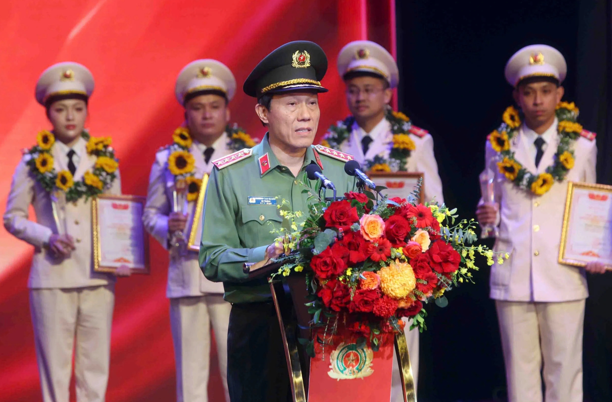 Vinh danh 20 gương mặt trẻ C&ocirc;ng an ti&ecirc;u biểu 2025 - Ảnh 1.